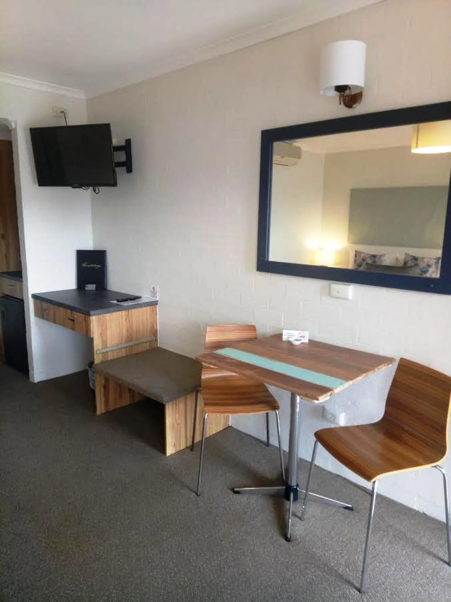 Seating area in Albury Winsor Park Motor Inn