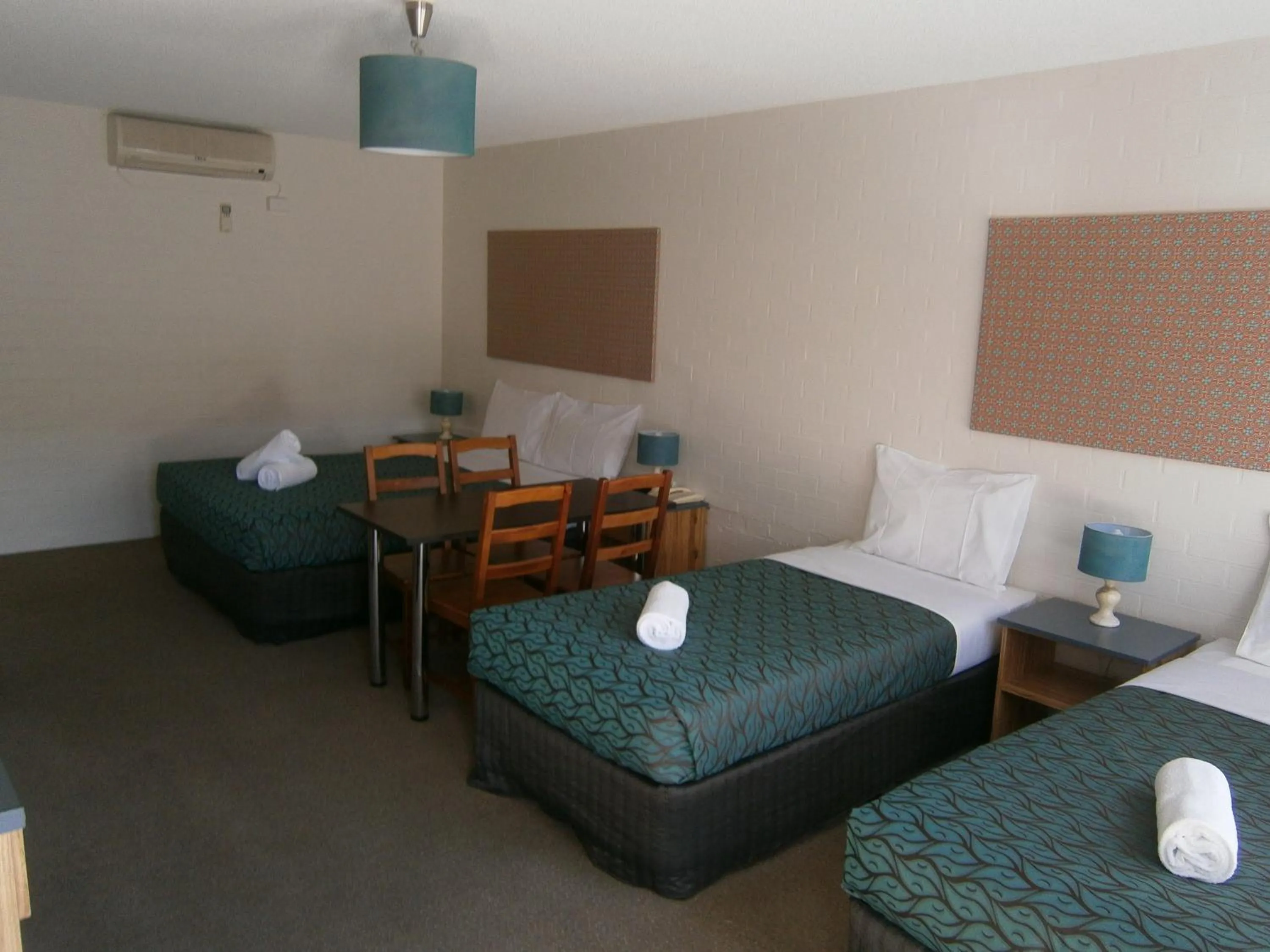 Photo of the whole room, Bed in Albury Winsor Park Motor Inn