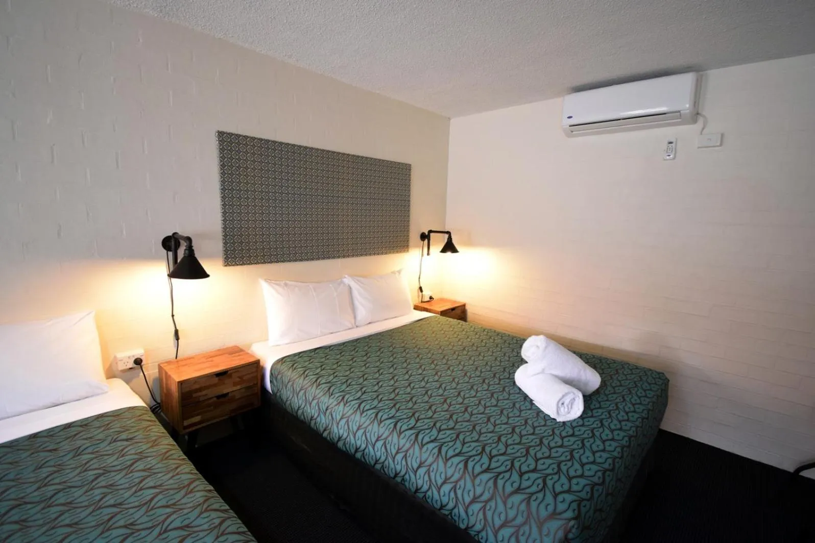 Photo of the whole room, Bed in Albury Winsor Park Motor Inn