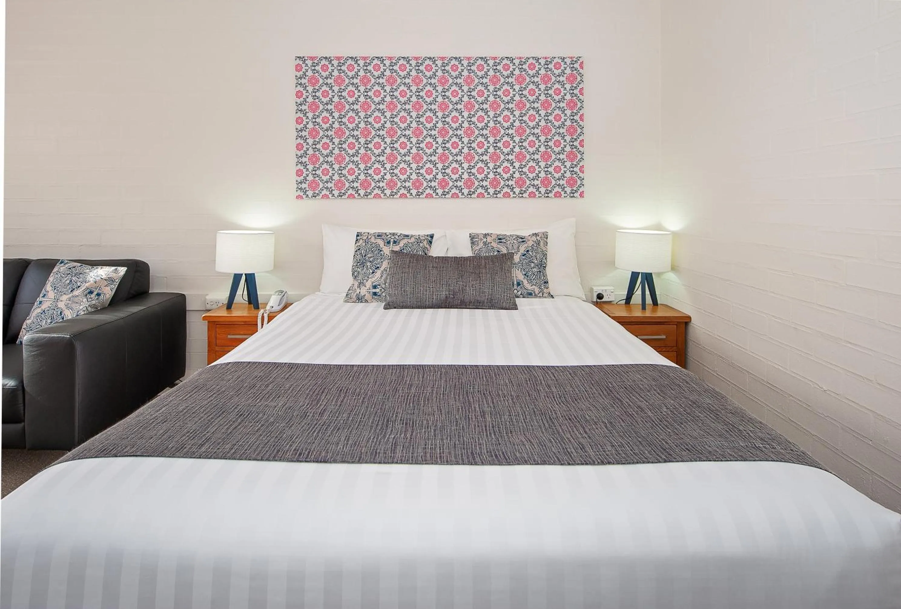 Bed in Albury Winsor Park Motor Inn