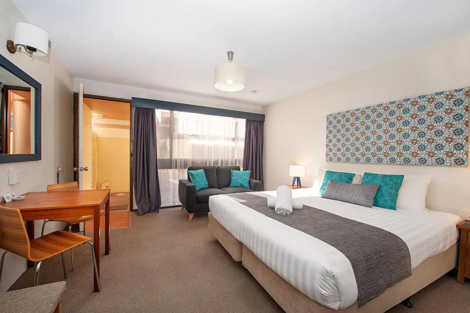 Bed in Albury Winsor Park Motor Inn