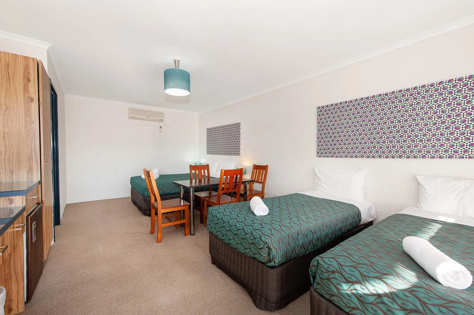 Bedroom, Bed in Albury Winsor Park Motor Inn