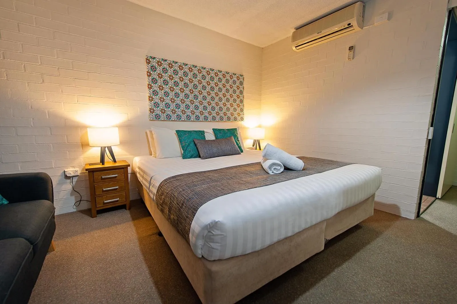 Bedroom, Bed in Albury Winsor Park Motor Inn