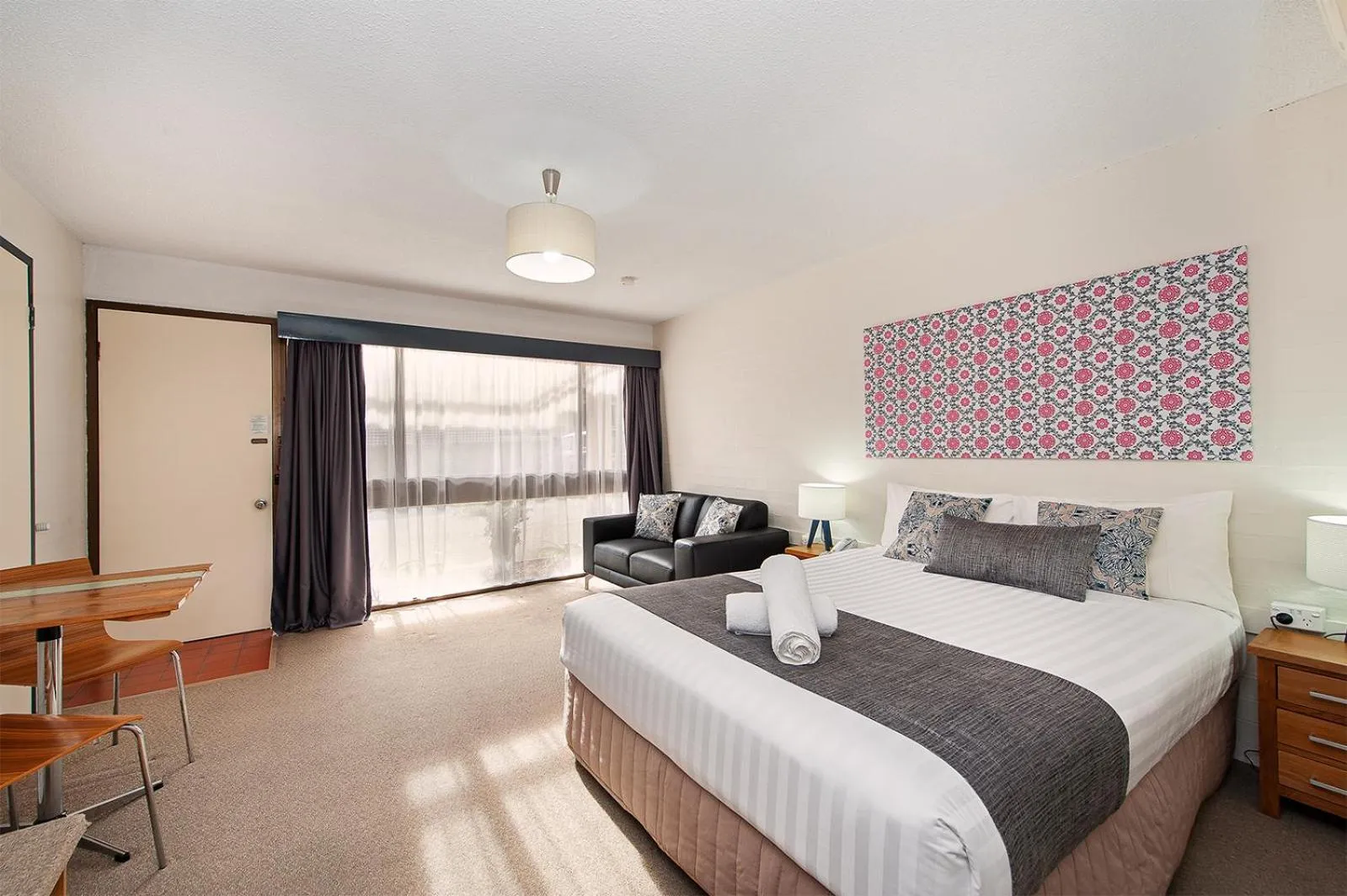 Bedroom, Bed in Albury Winsor Park Motor Inn