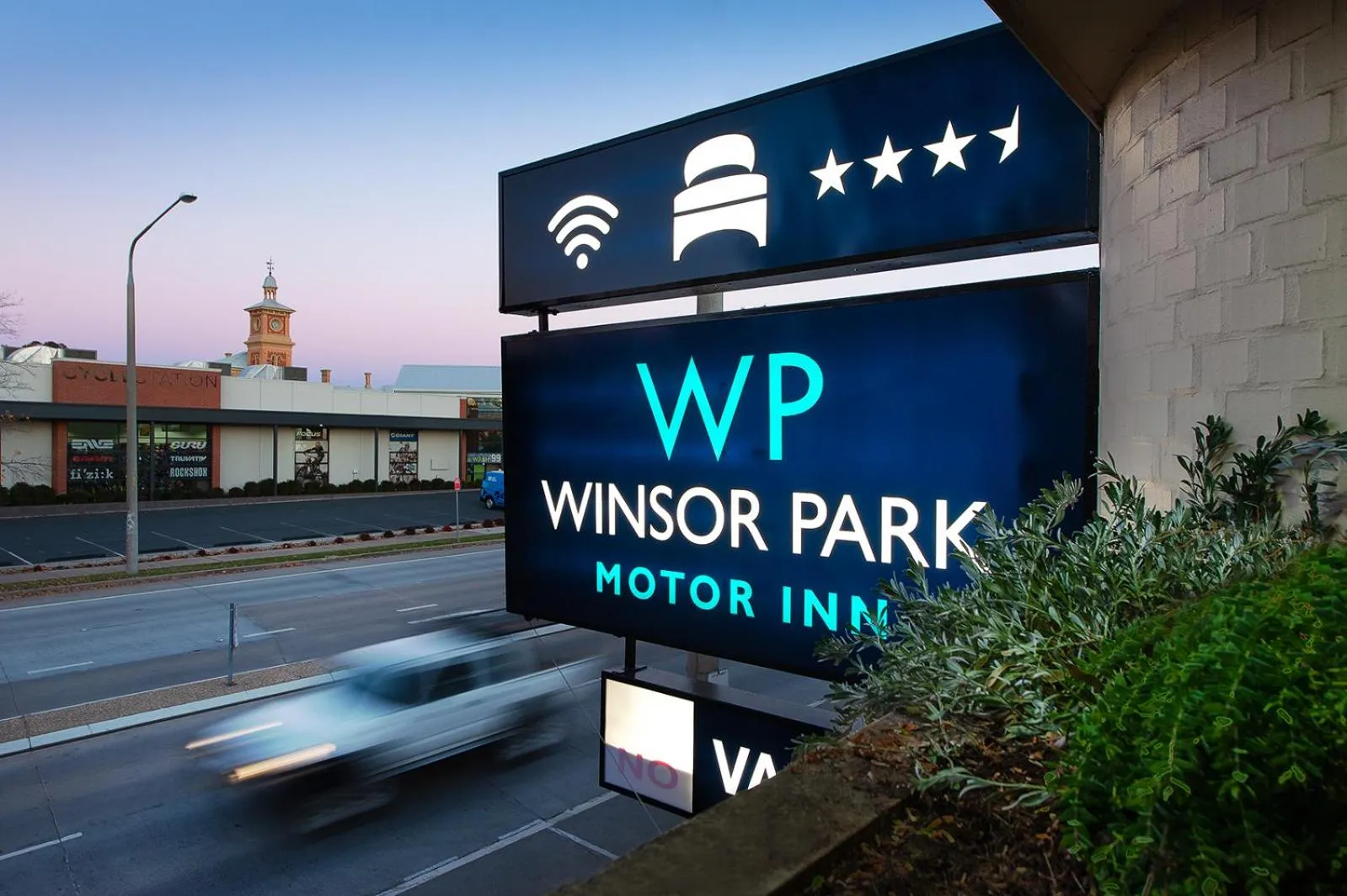 Property logo or sign in Albury Winsor Park Motor Inn