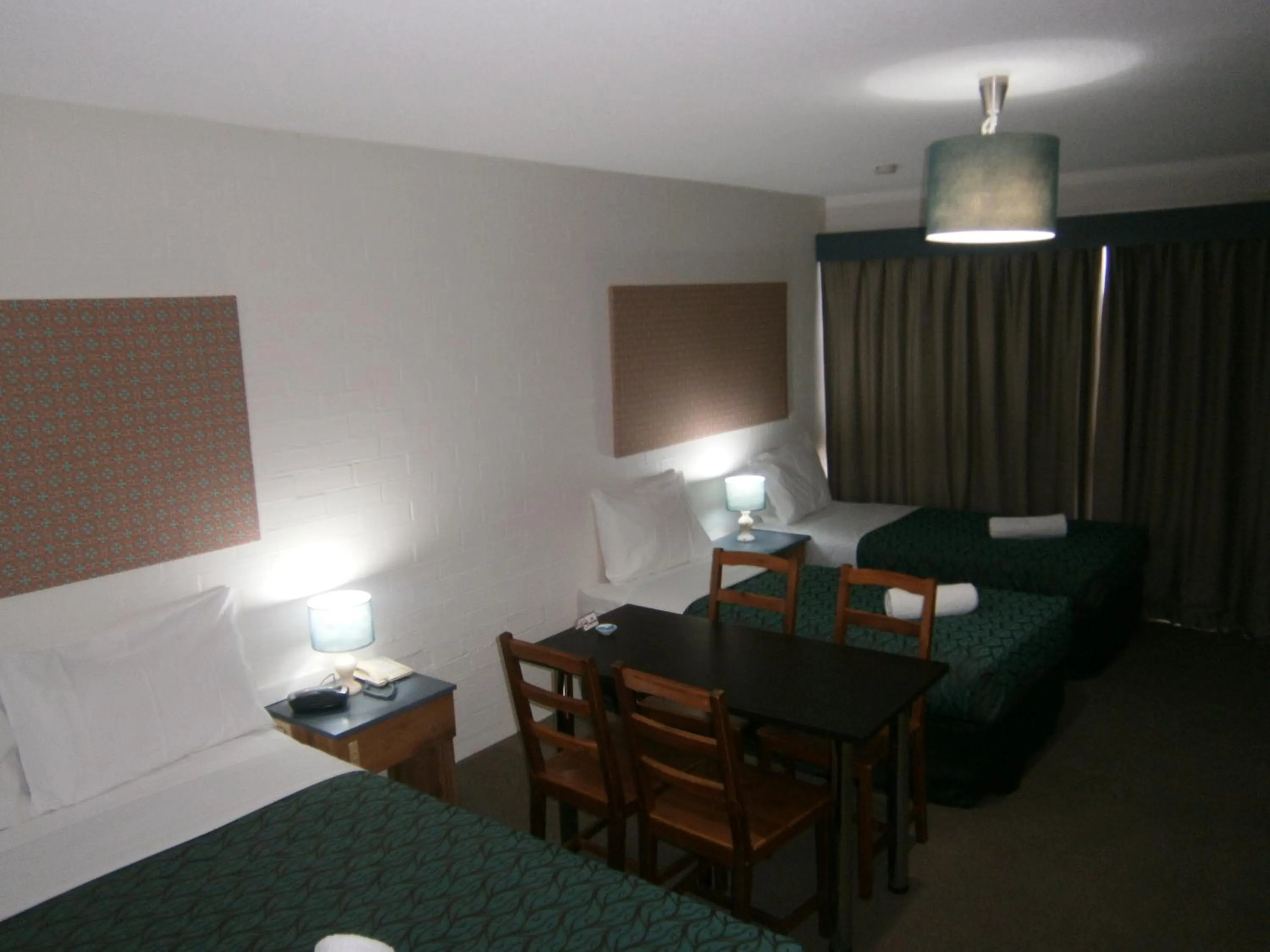 Photo of the whole room, Bed in Albury Winsor Park Motor Inn