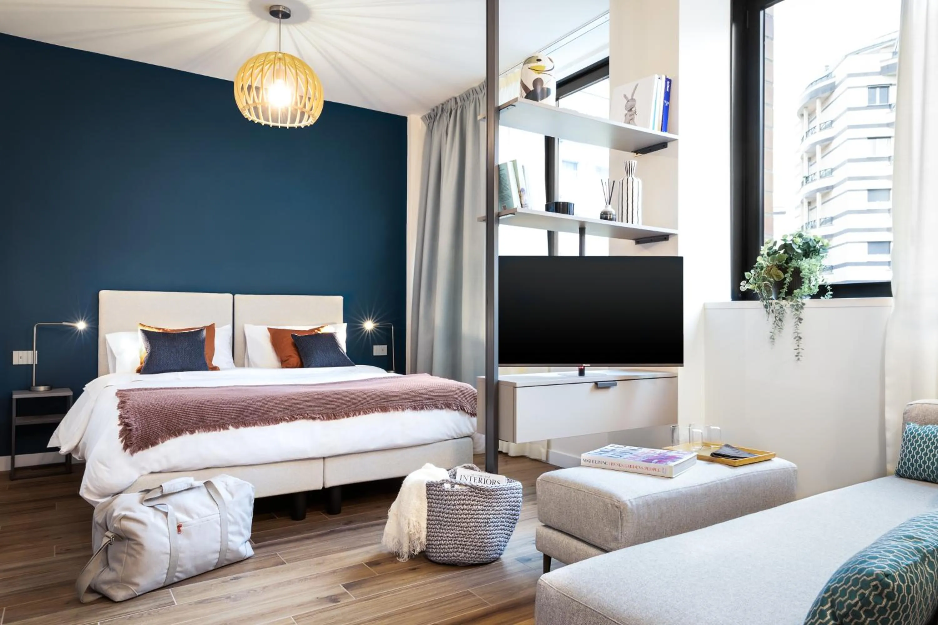 Communal lounge/ TV room, Bed in CO99 Art Building Residence