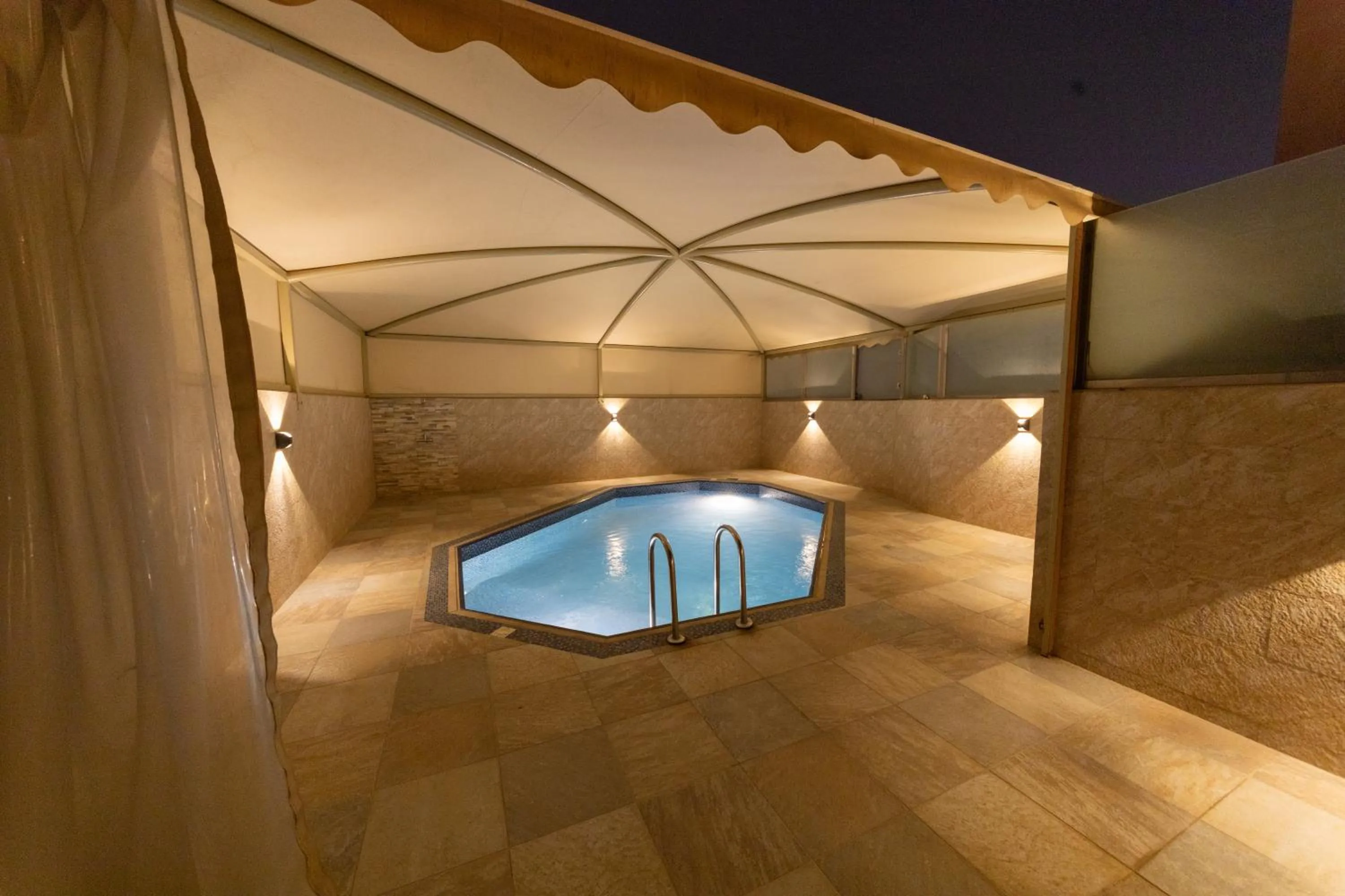 Night in Burj Al Hayat Hotel Suites - Al Olaya