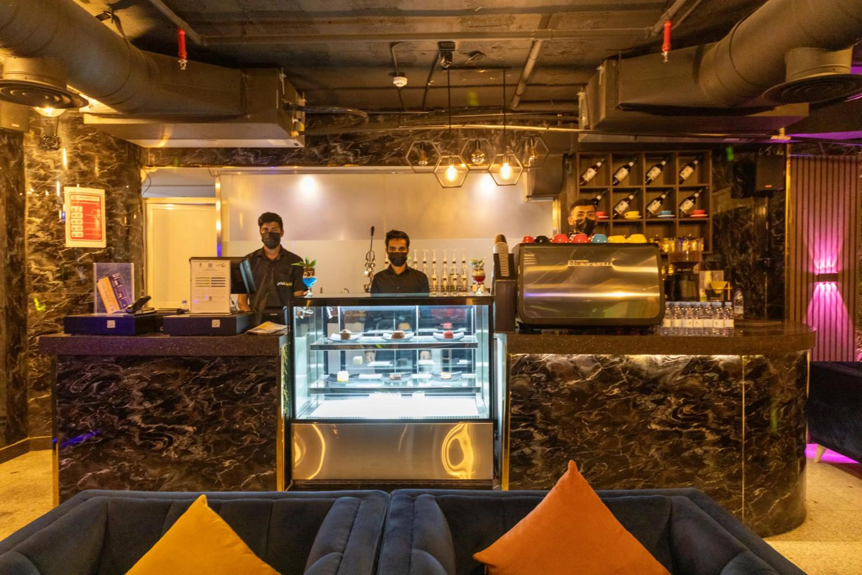 Lounge or bar in Burj Al Hayat Hotel Suites - Al Olaya