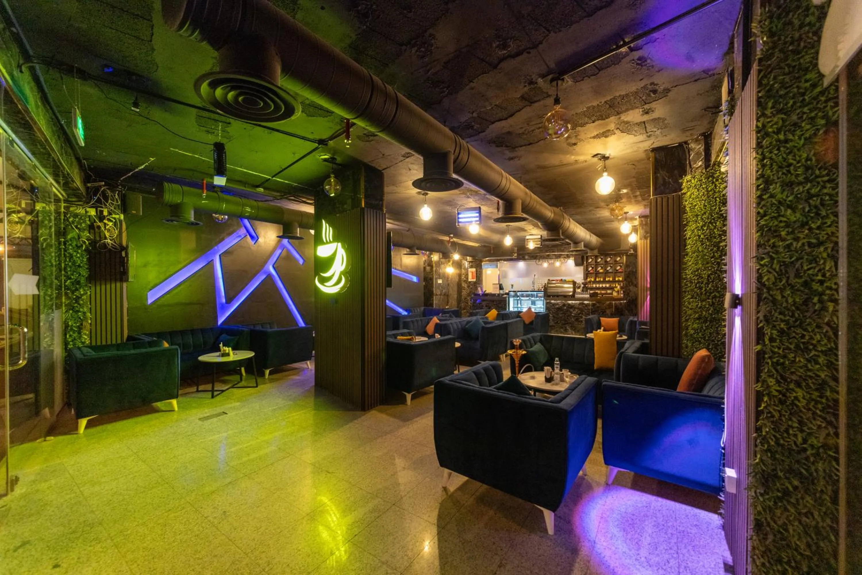 Lounge or bar in Burj Al Hayat Hotel Suites - Al Olaya