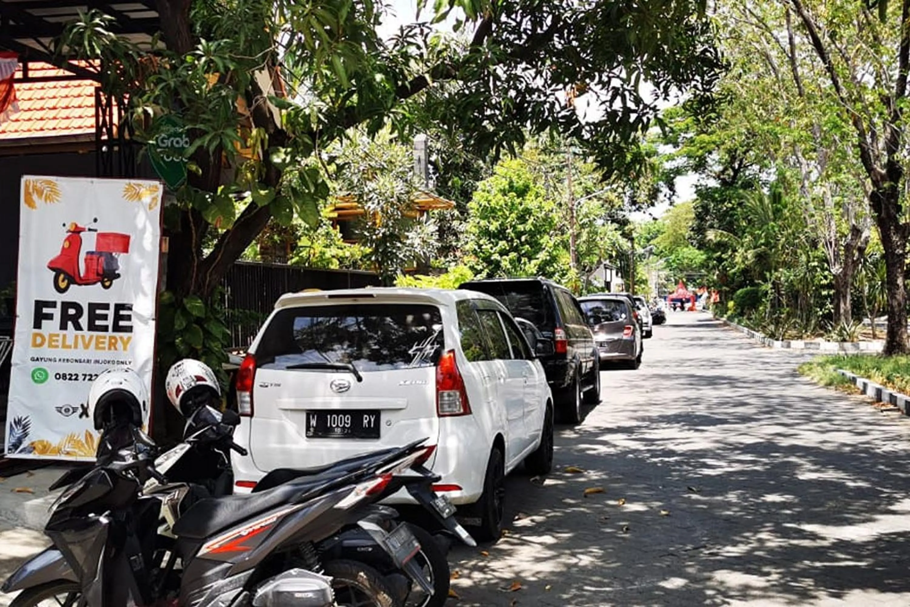 Parking in Dinnar Homestay Gayungan Syariah RedPartner