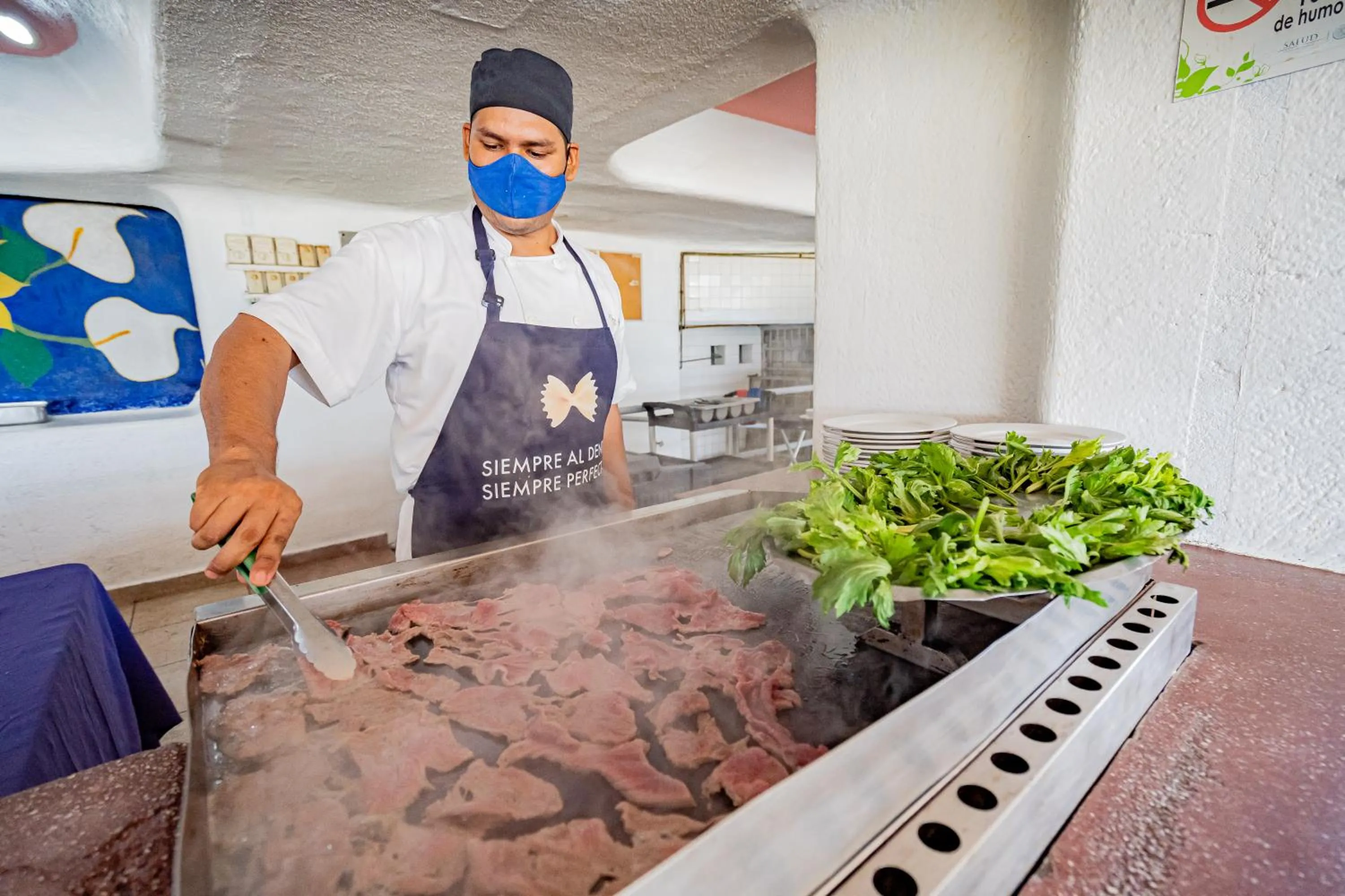 Restaurant/places to eat in Playa Suites Acapulco