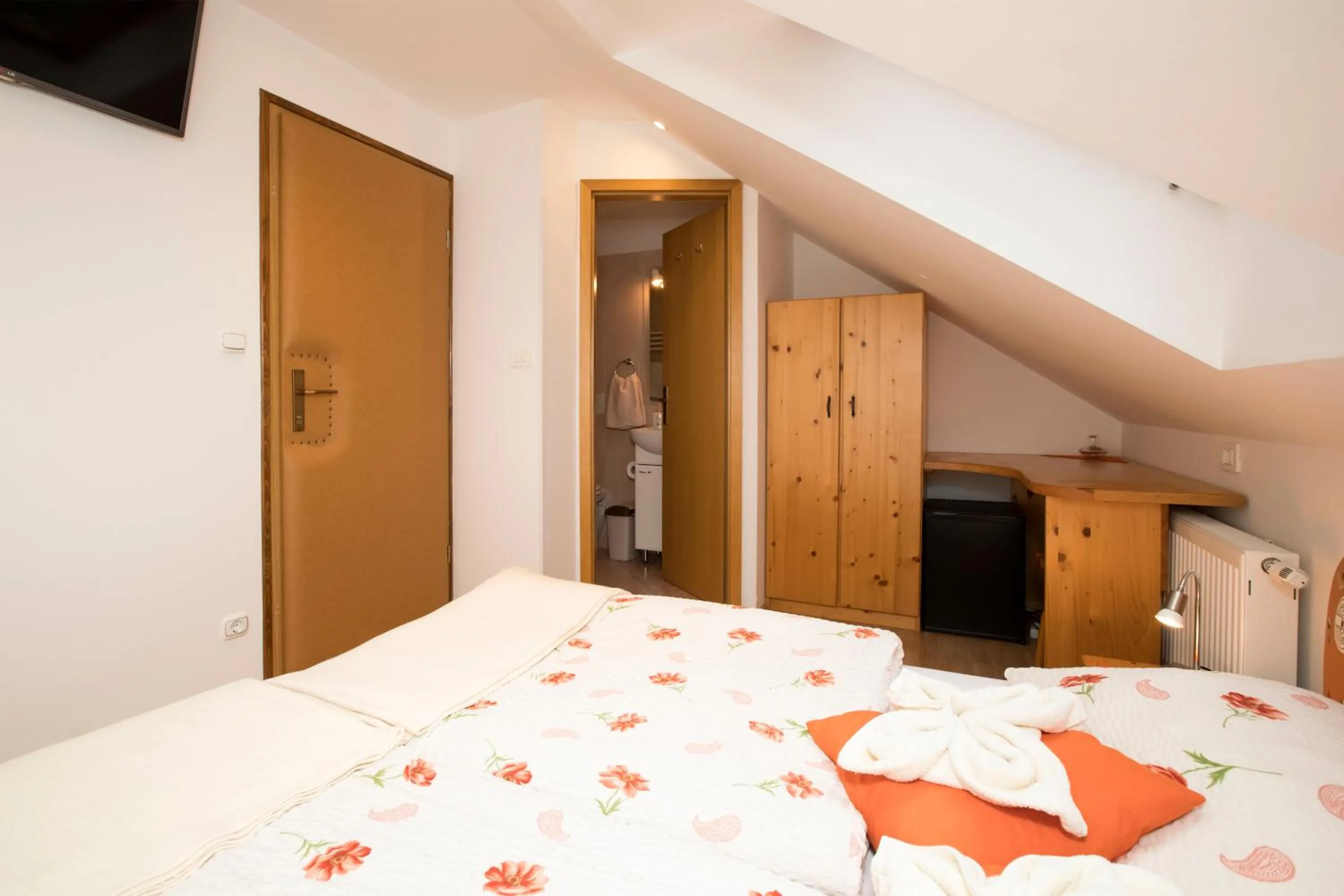 Photo of the whole room, Bed in Accommodation Resman