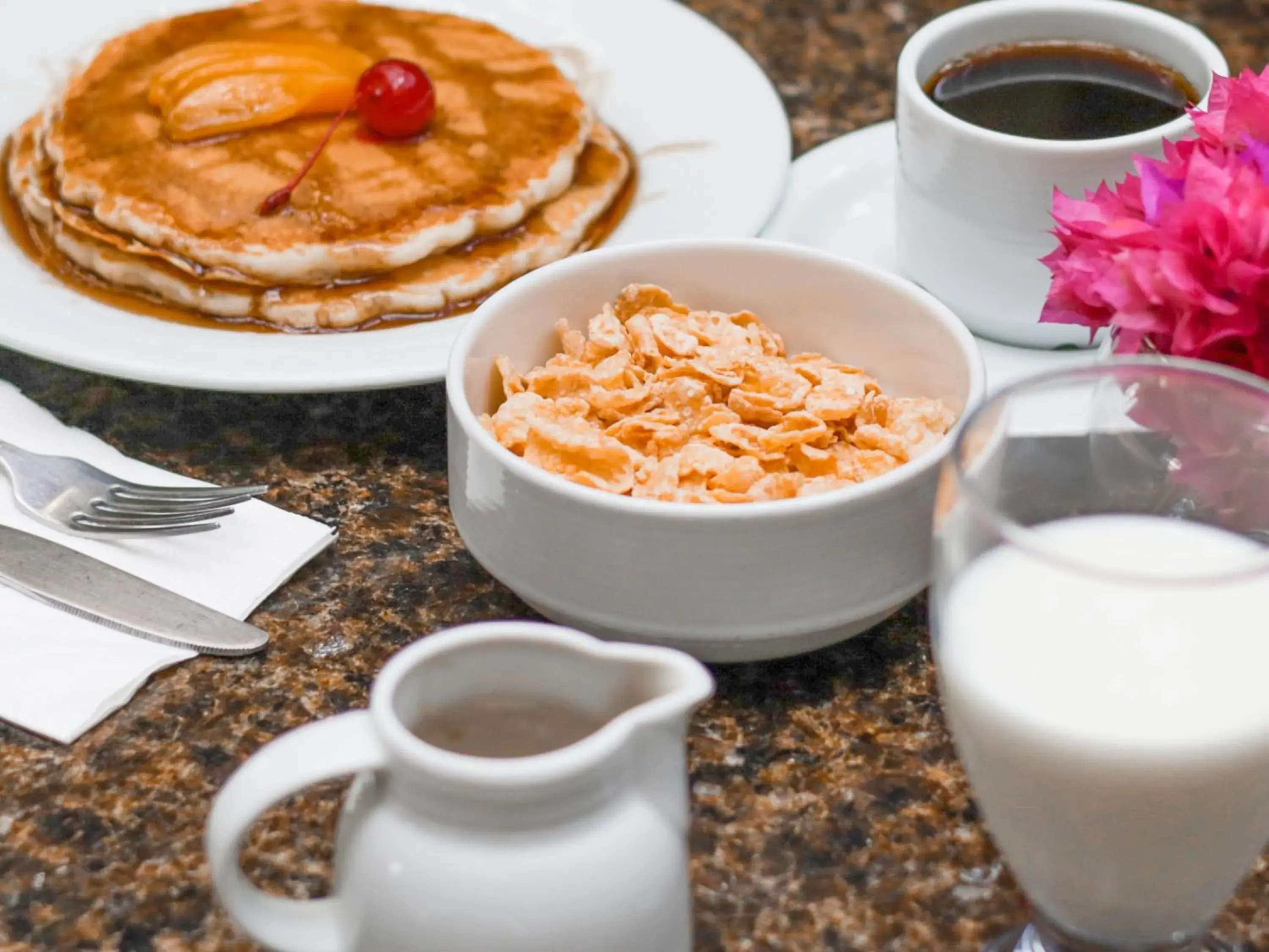 Food and drinks in Suites Colonial Food and drinks in Suites Colonial