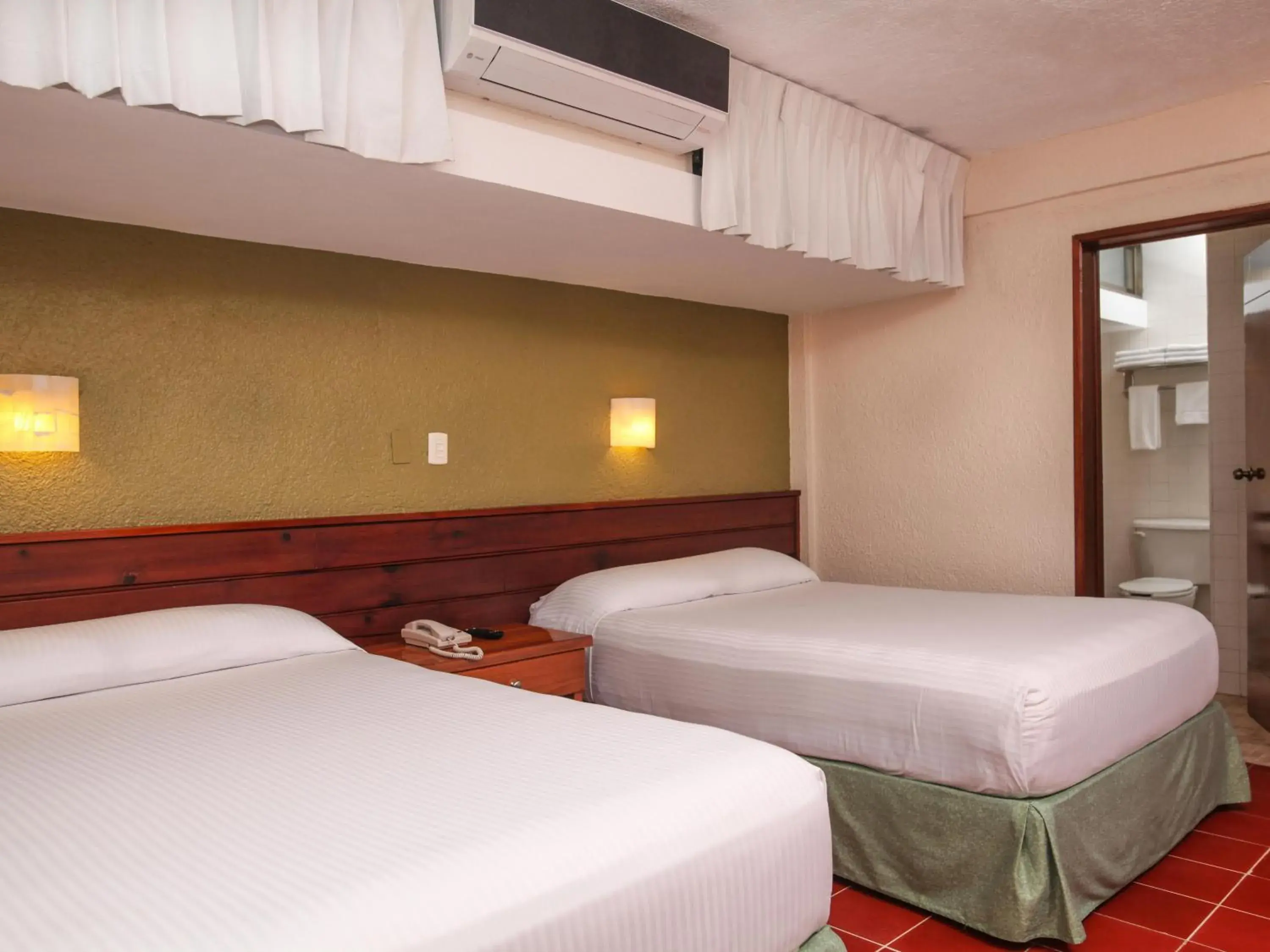 Bed in Suites Colonial Bed in Suites Colonial