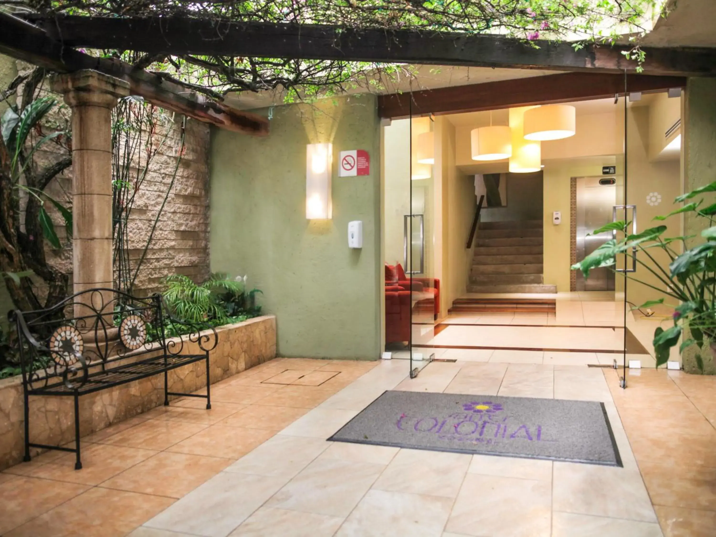 Property building in Suites Colonial Property building in Suites Colonial