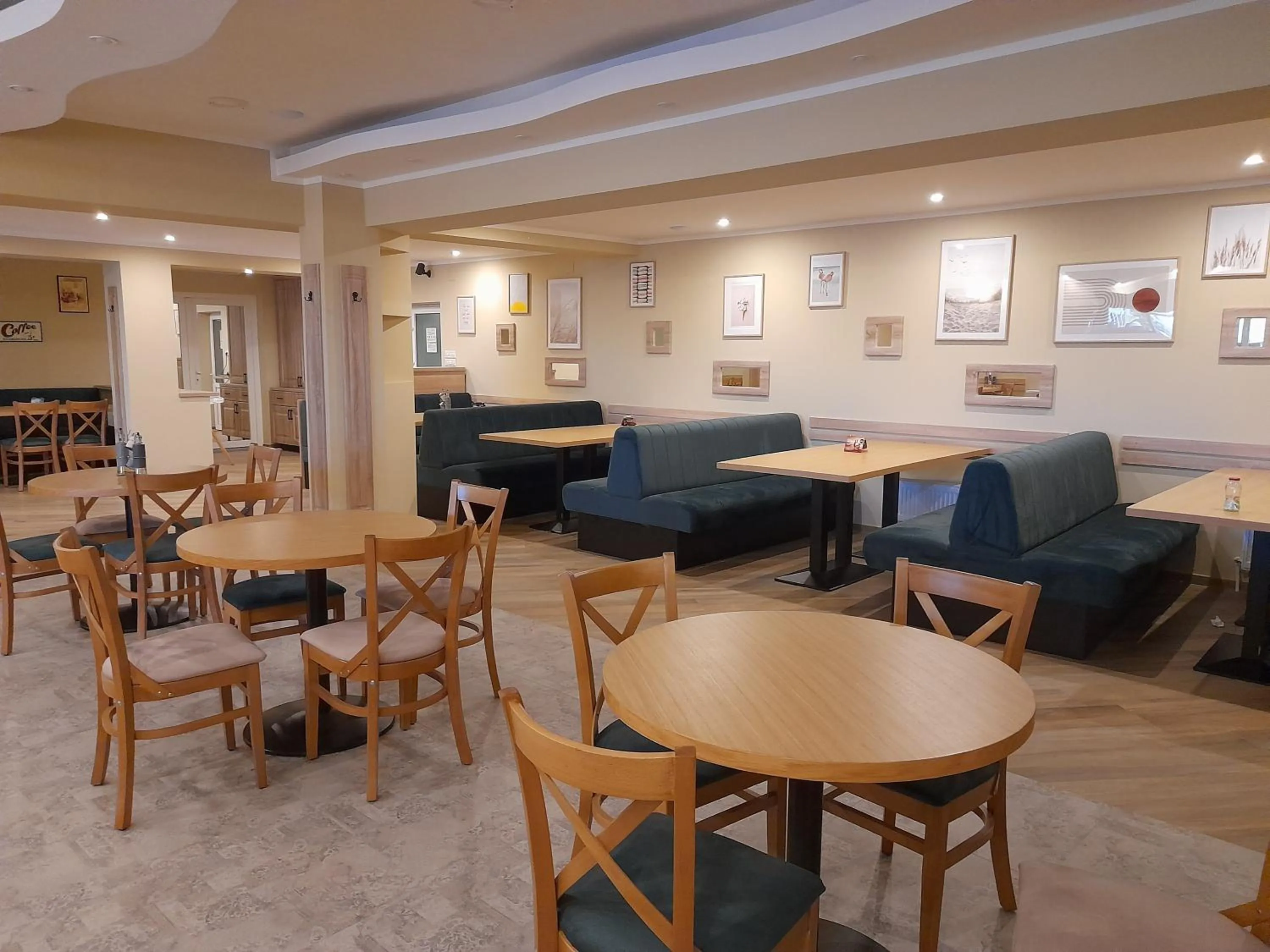 Restaurant/places to eat in Hotel Caras