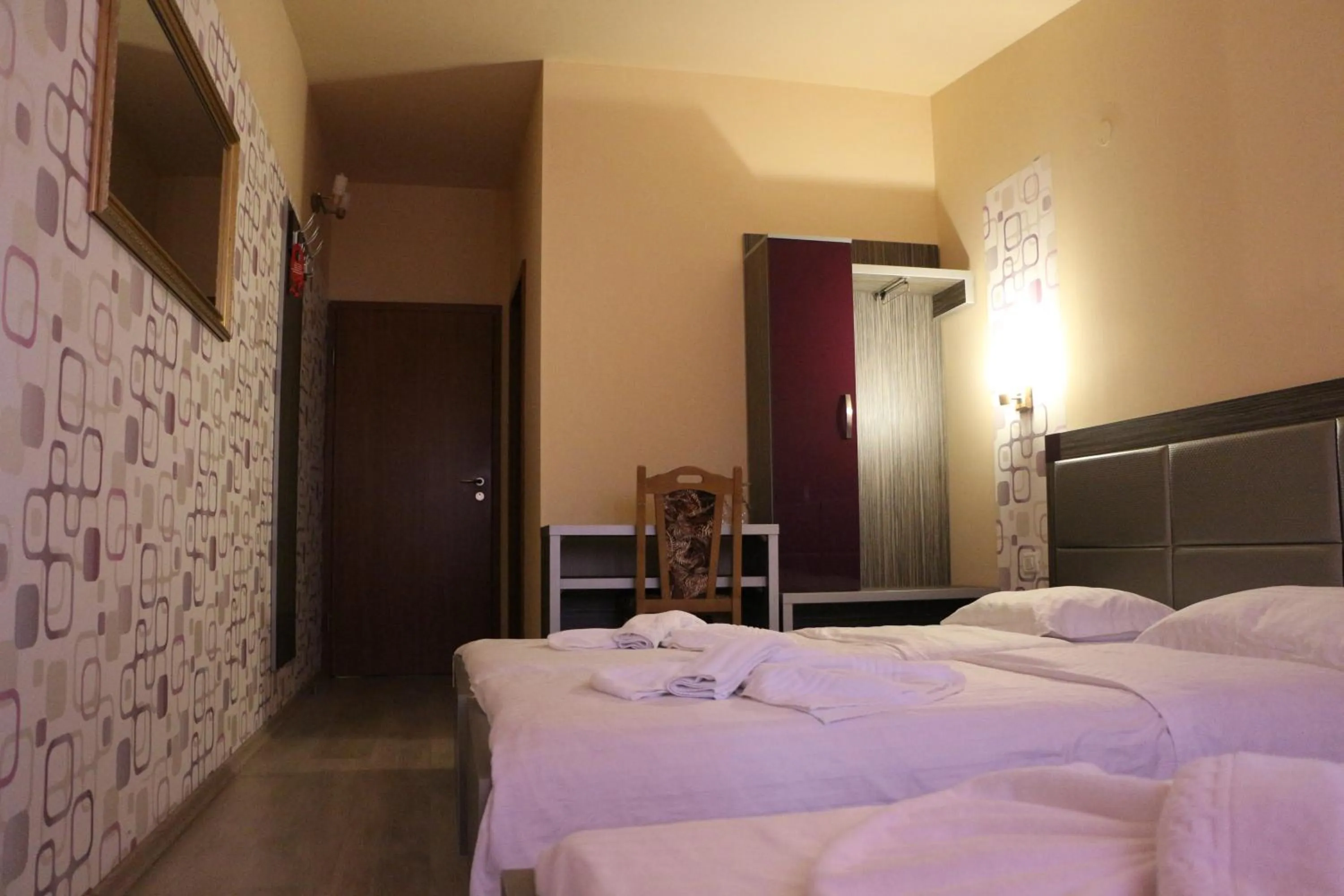 Photo of the whole room in Hotel Caras