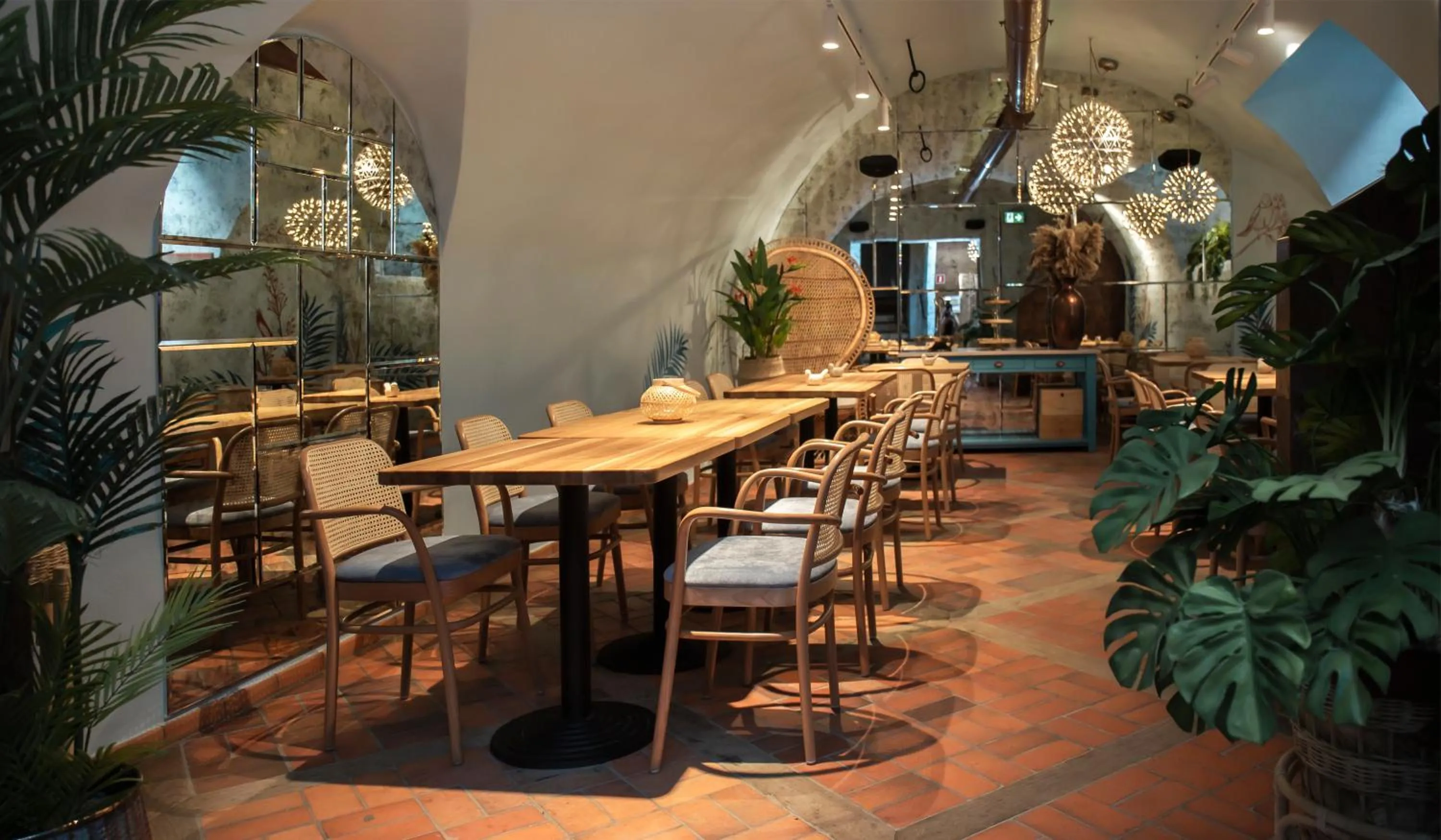 Restaurant/places to eat in Apartamenty Sowa Toruń