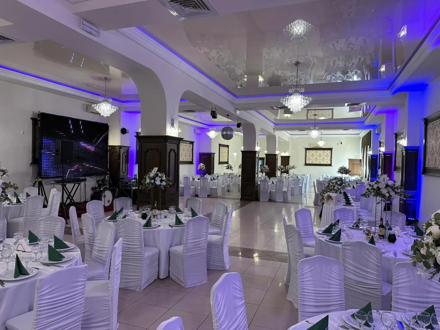 Restaurant/places to eat in Hotel Turist