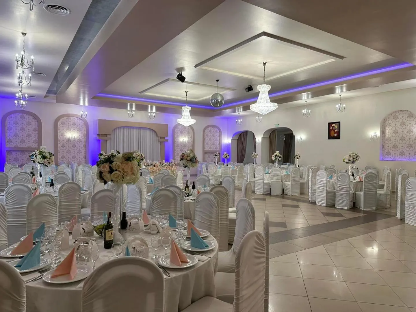 Restaurant/places to eat in Hotel Turist