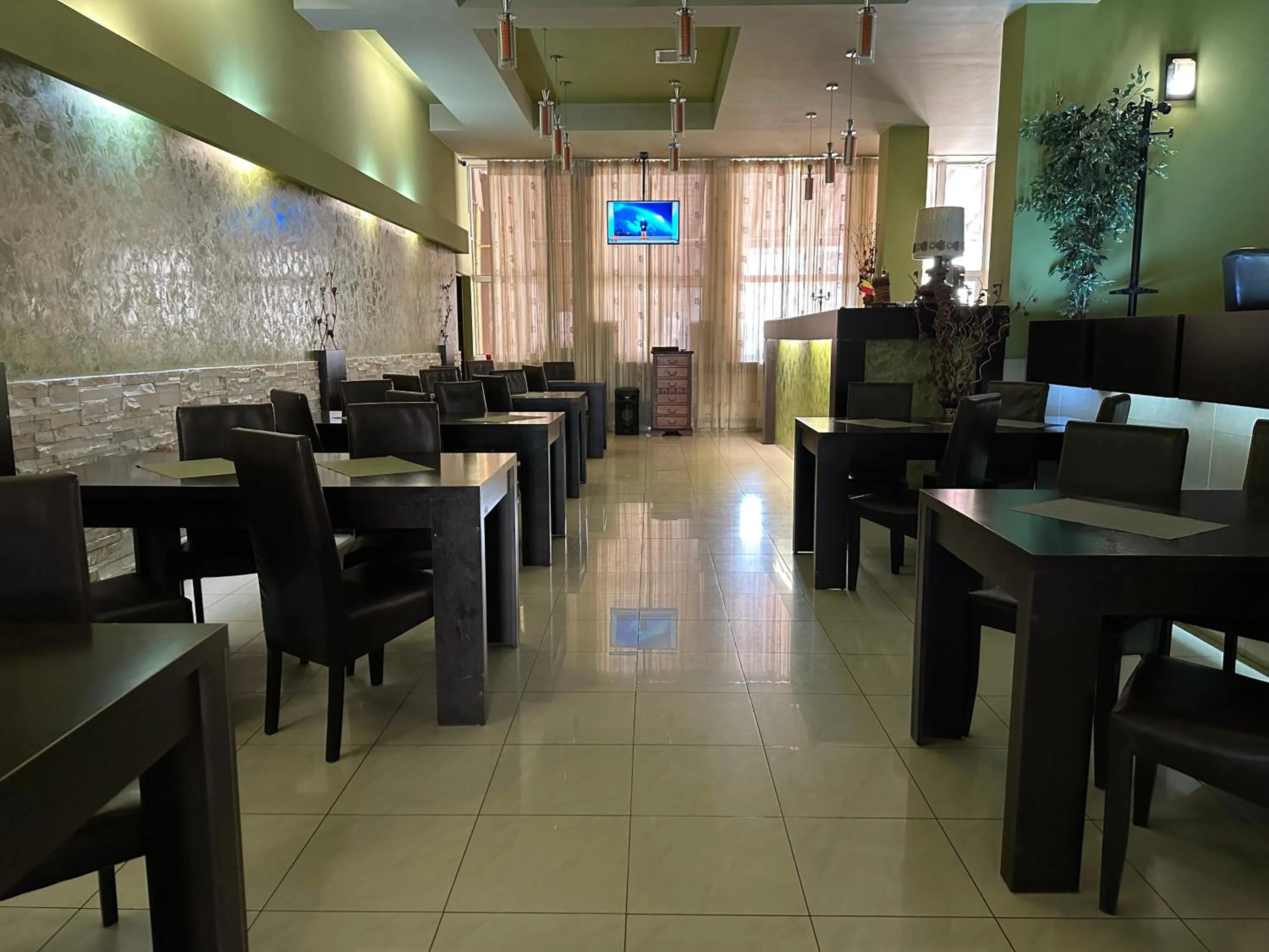 Restaurant/places to eat in Hotel Turist