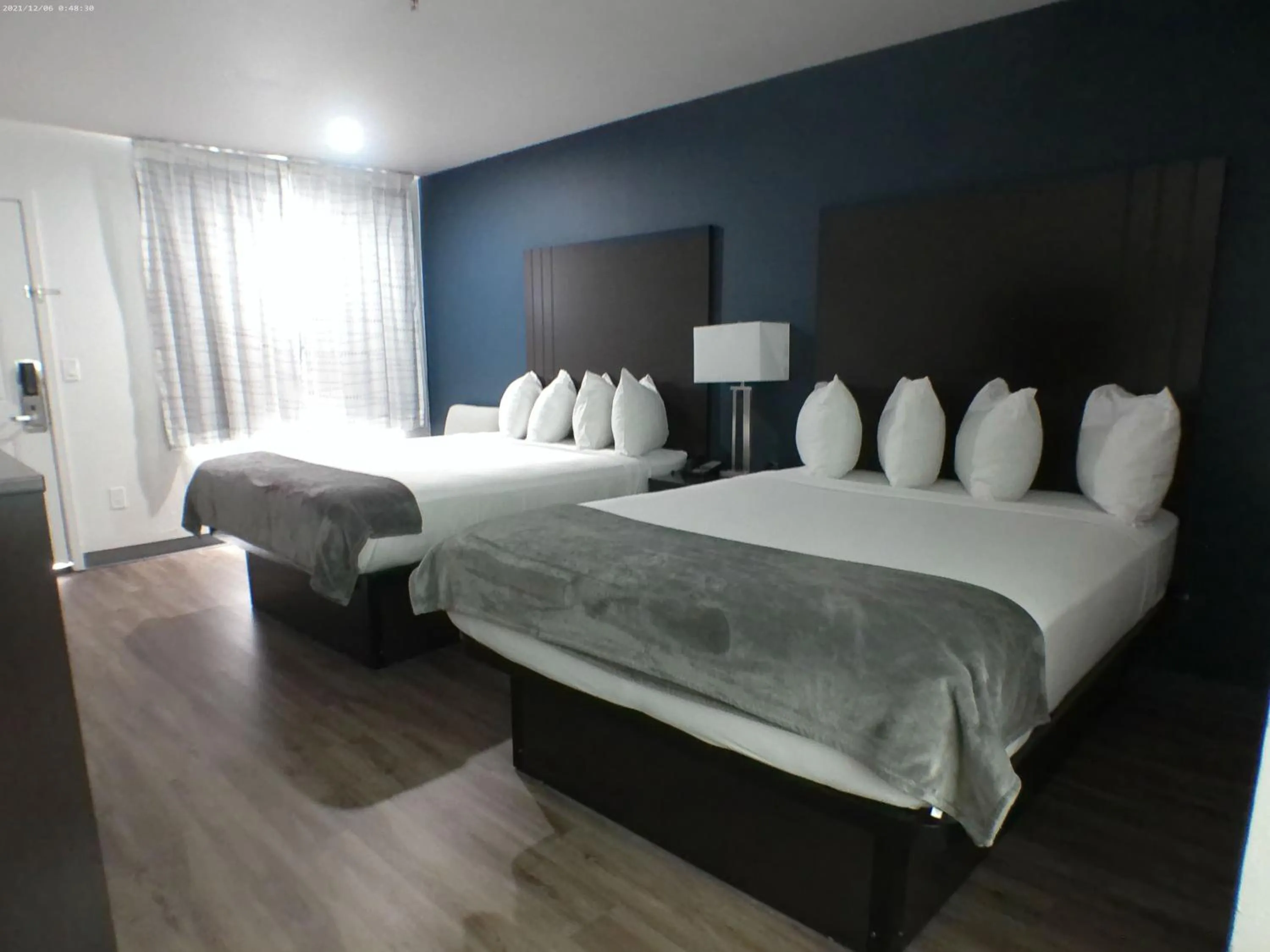 Bed in GreenTree Inn of Holbrook, AZ