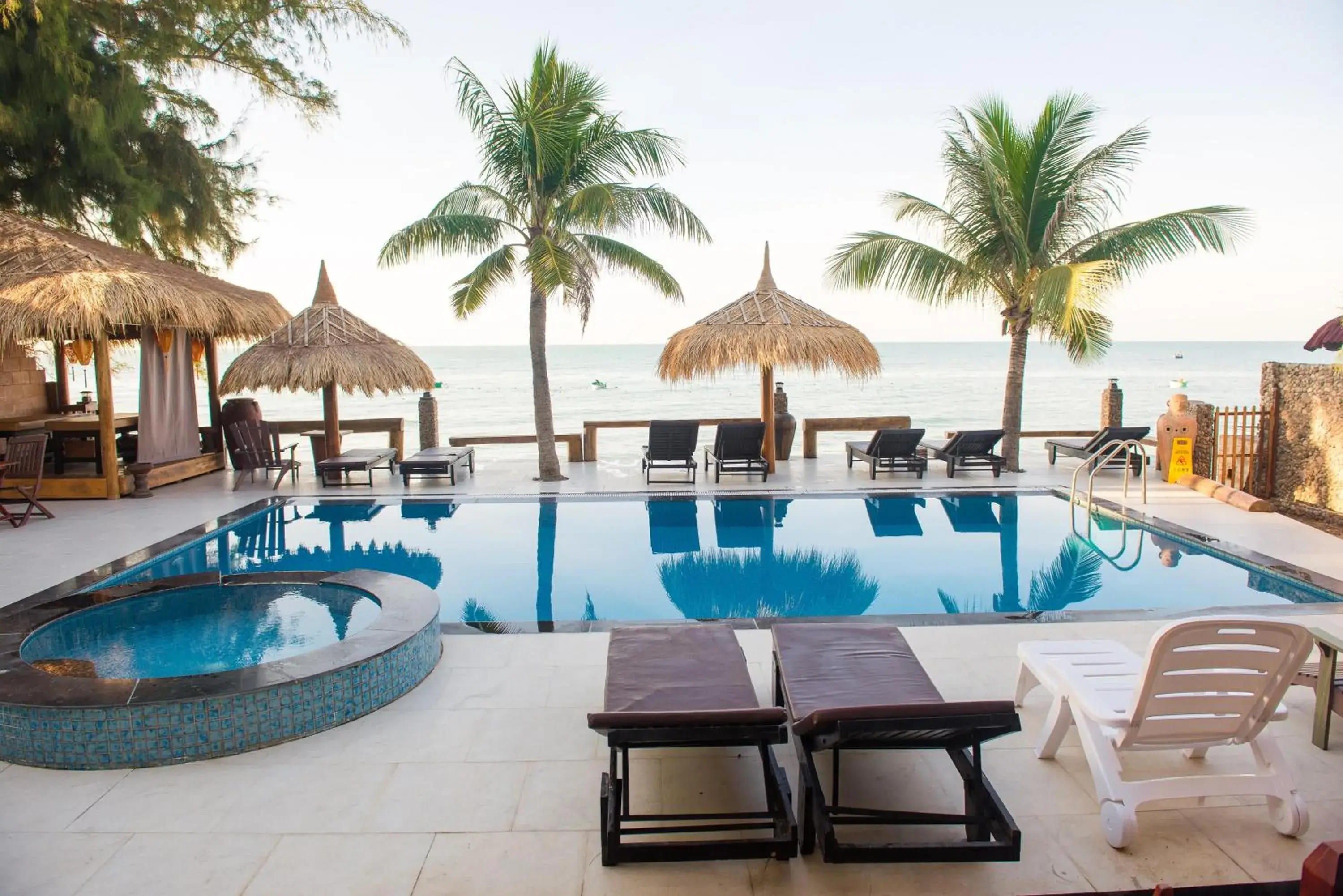 Swimming pool in ViVa Resort Mui Ne Swimming pool in ViVa Resort Mui Ne