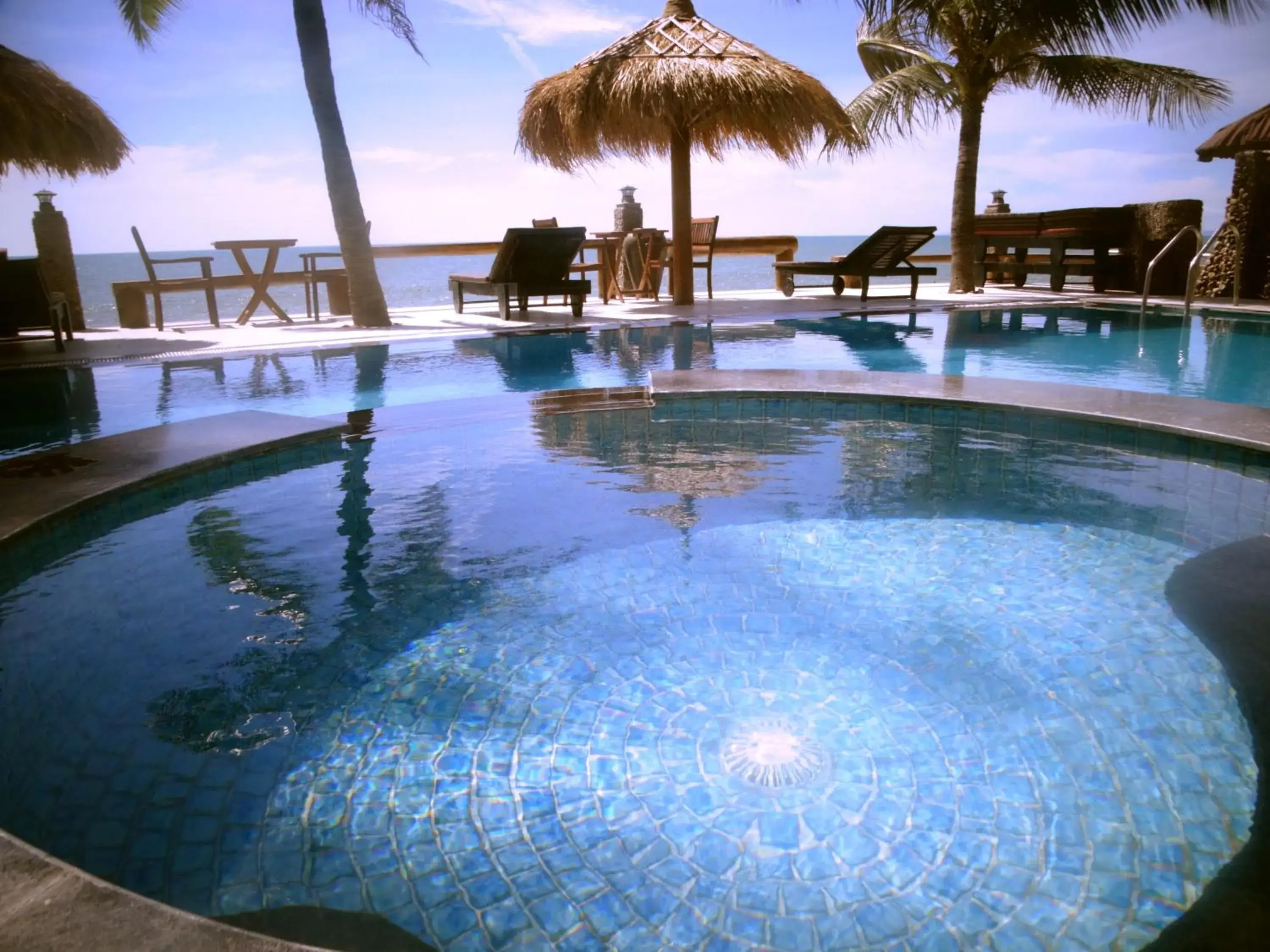 Swimming pool in ViVa Resort Mui Ne Swimming pool in ViVa Resort Mui Ne