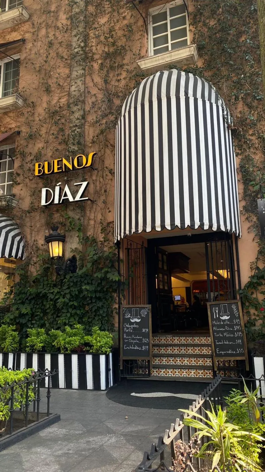 Restaurant/places to eat in Hotel Geneve CD de Mexico