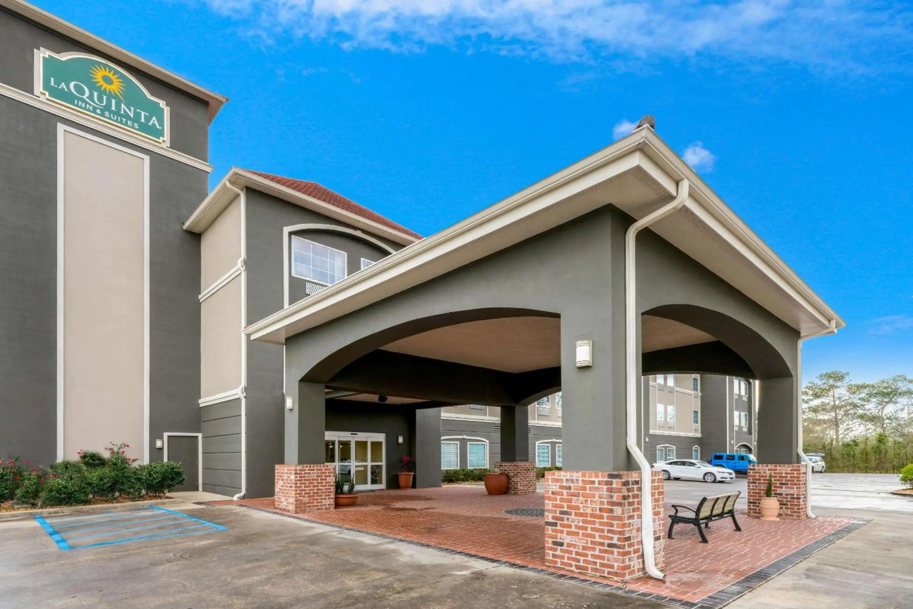 Property building in La Quinta Inn & Suites by Wyndham Broussard - Lafayette Area Property building in La Quinta Inn & Suites by Wyndham Broussard - Lafayette Area