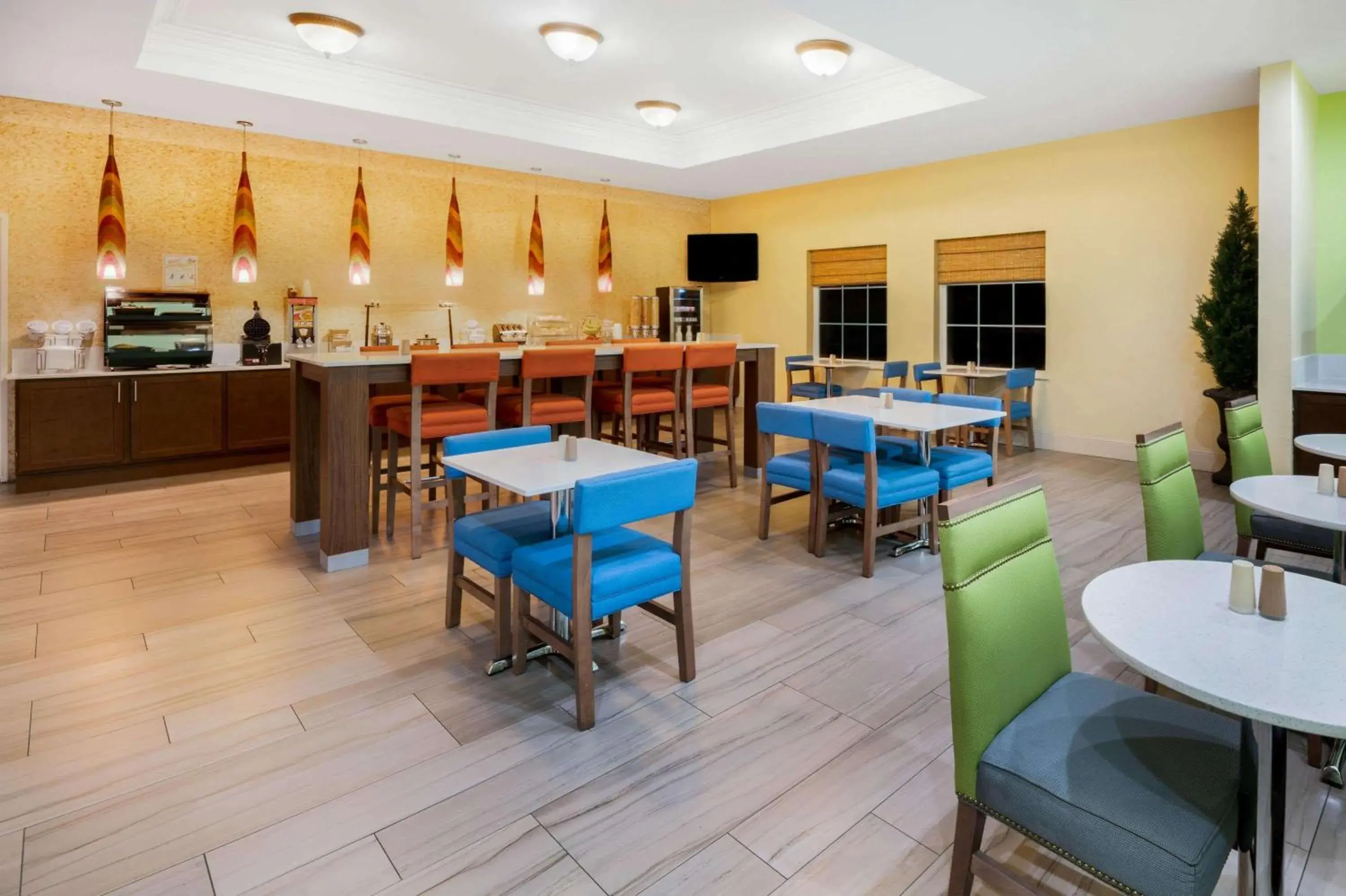 Restaurant/places to eat in La Quinta Inn & Suites by Wyndham Broussard - Lafayette Area Restaurant/places to eat in La Quinta Inn & Suites by Wyndham Broussard - Lafayette Area