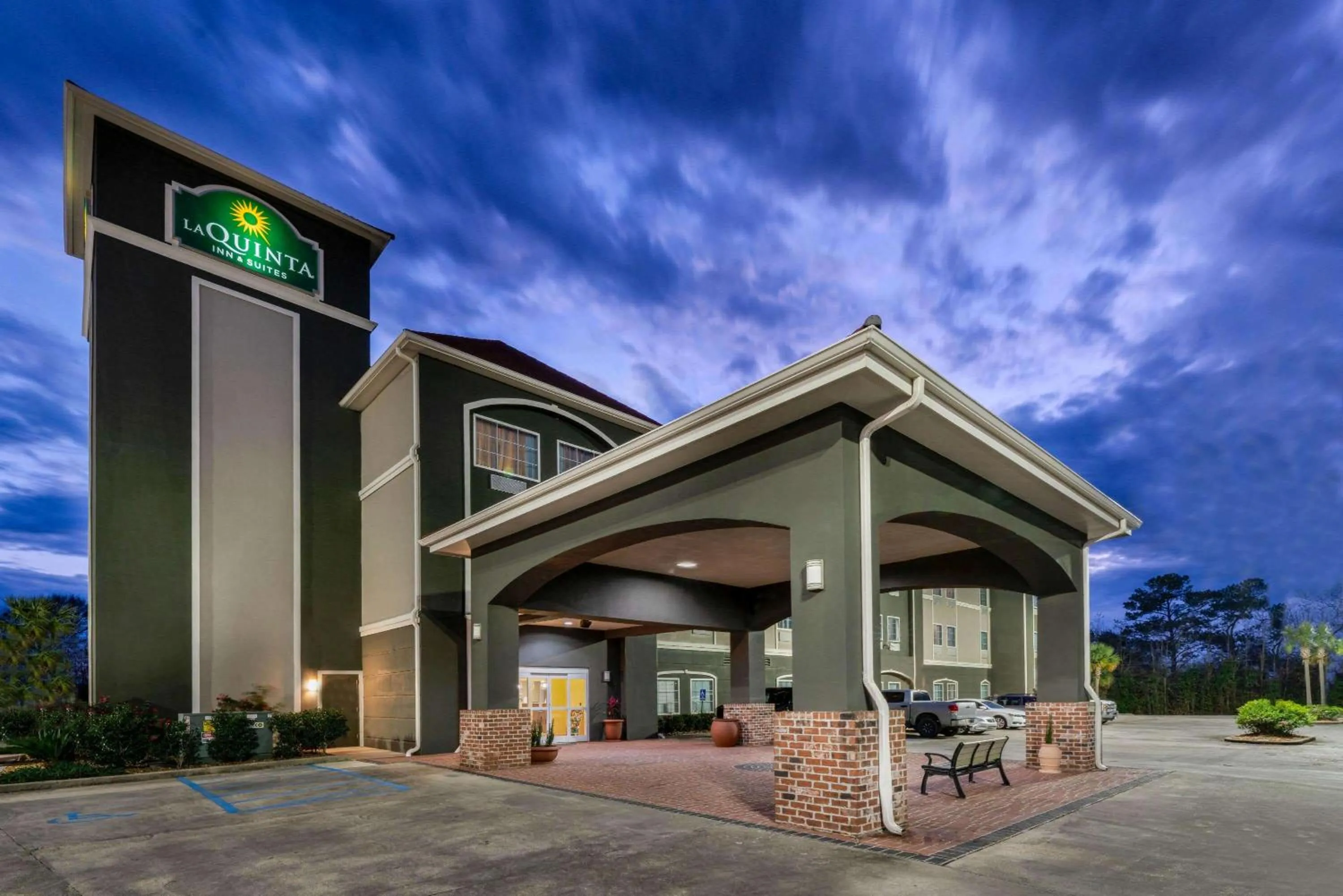 Property building in La Quinta Inn & Suites by Wyndham Broussard - Lafayette Area