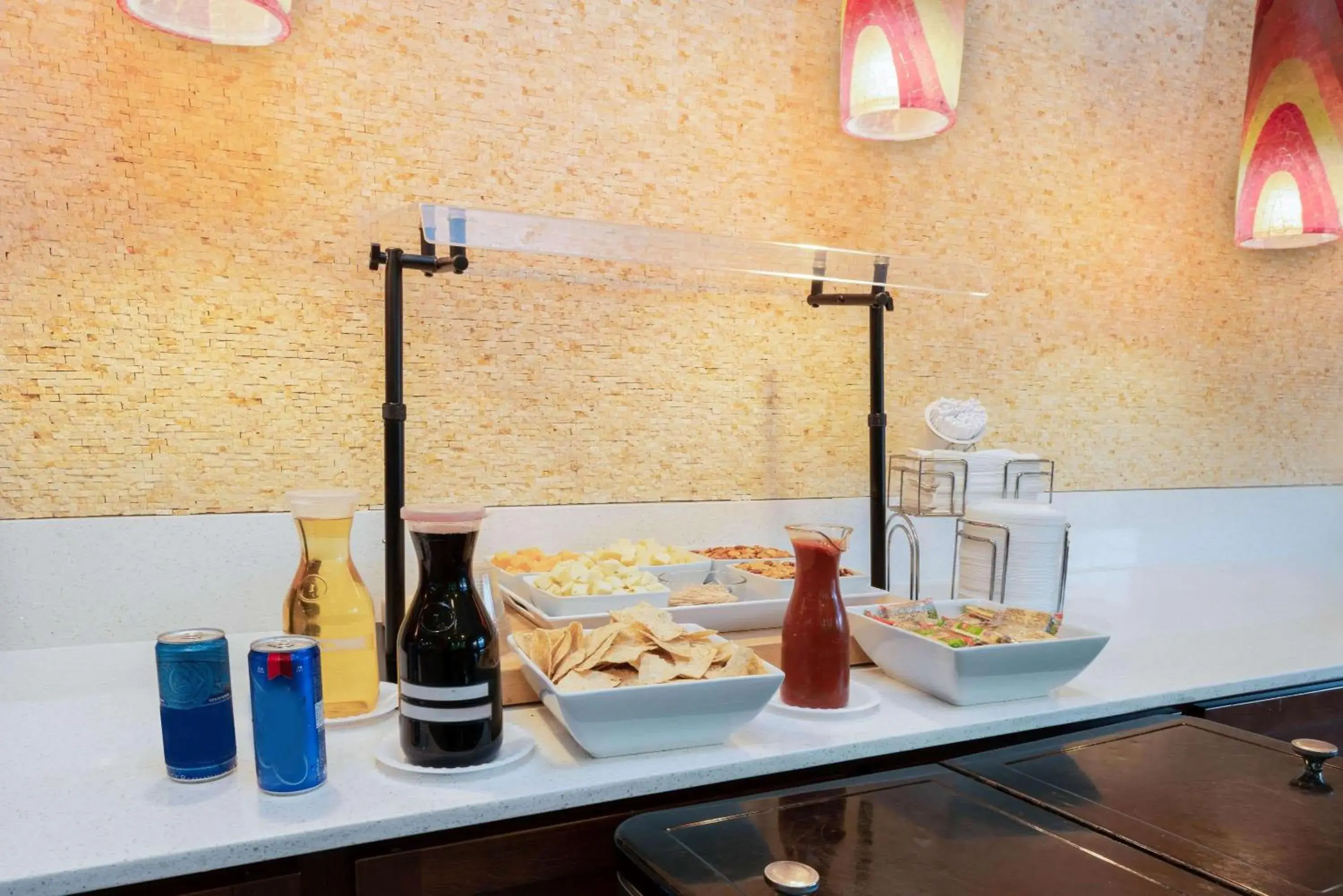 Lounge or bar in La Quinta Inn & Suites by Wyndham Broussard - Lafayette Area Lounge or bar in La Quinta Inn & Suites by Wyndham Broussard - Lafayette Area