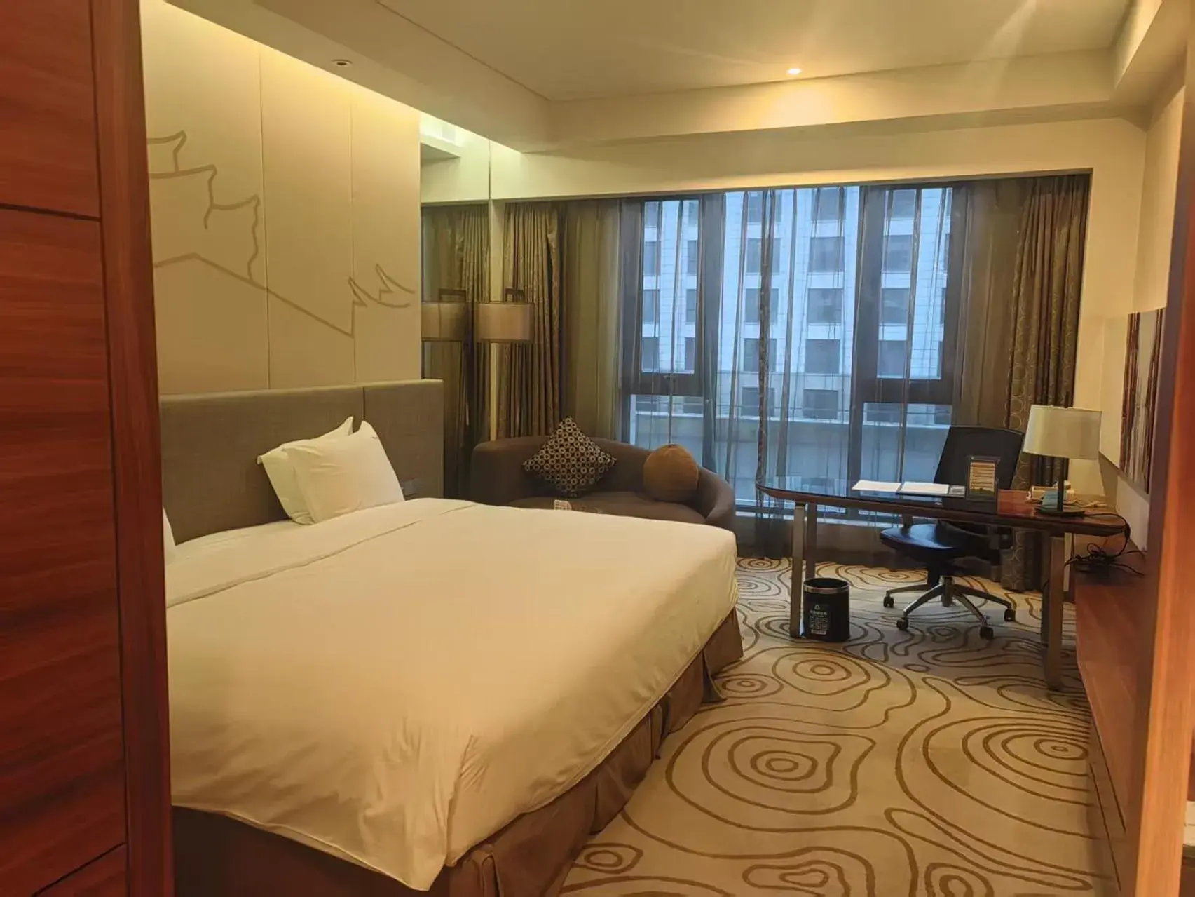 Bedroom, Bed in Holiday Inn Shanghai Hongqiao by IHG - near by Hongqiao Airport & NECC Bedroom, Bed in Holiday Inn Shanghai Hongqiao by IHG - near by Hongqiao Airport & NECC