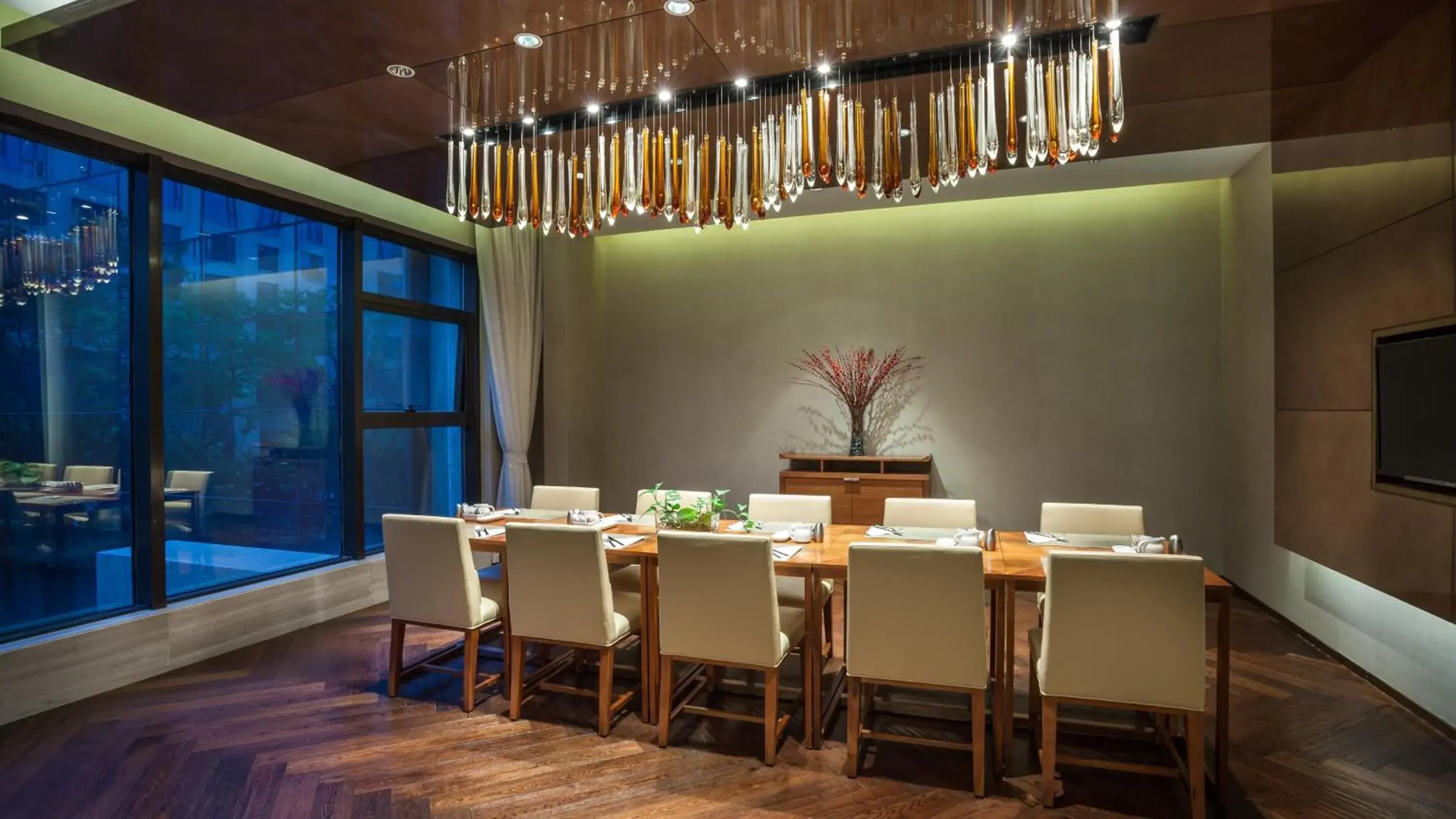 Restaurant/places to eat in Holiday Inn Shanghai Hongqiao by IHG - near by Hongqiao Airport & NECC Restaurant/places to eat in Holiday Inn Shanghai Hongqiao by IHG - near by Hongqiao Airport & NECC