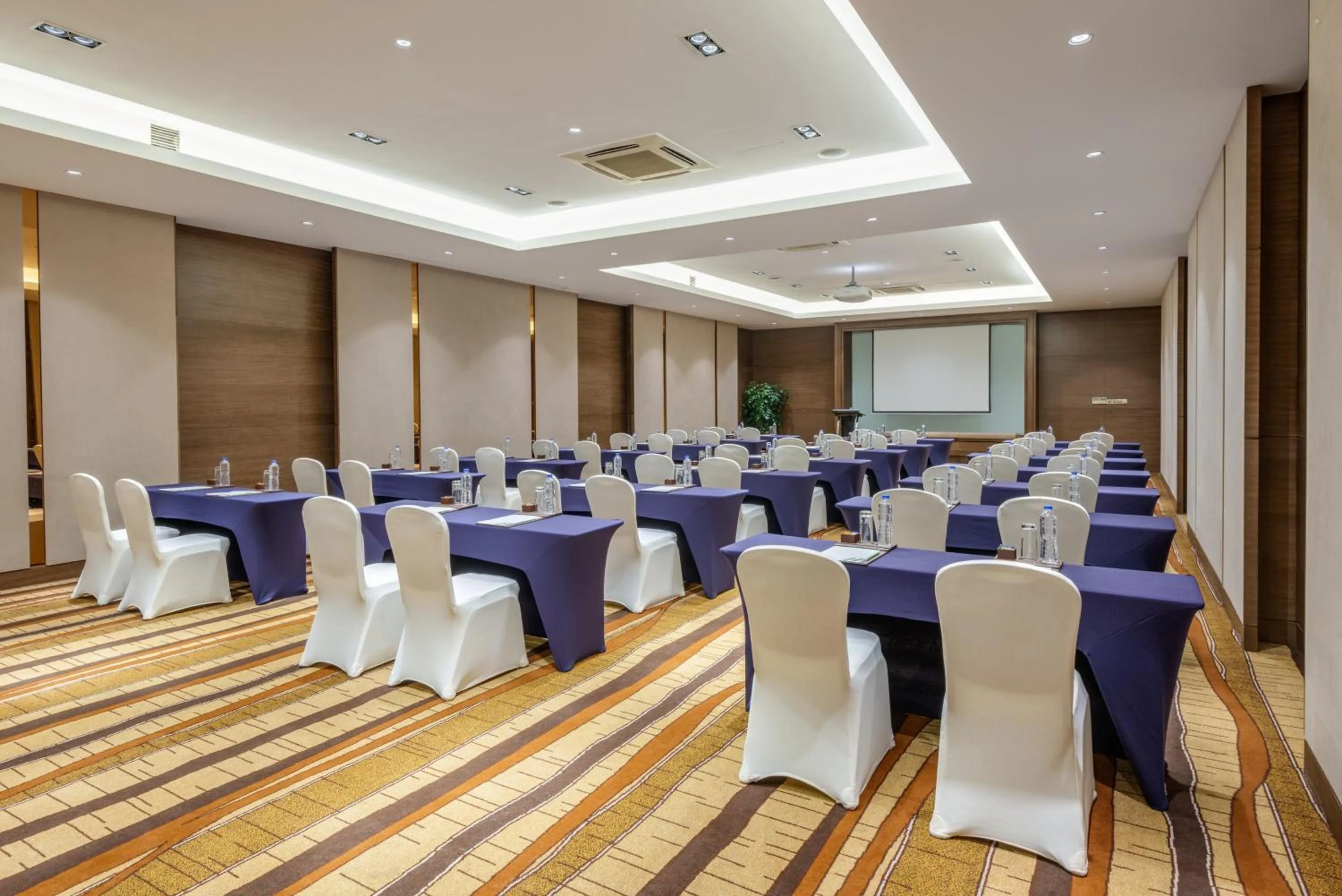 Meeting/conference room in Holiday Inn Shanghai Hongqiao by IHG - near by Hongqiao Airport & NECC