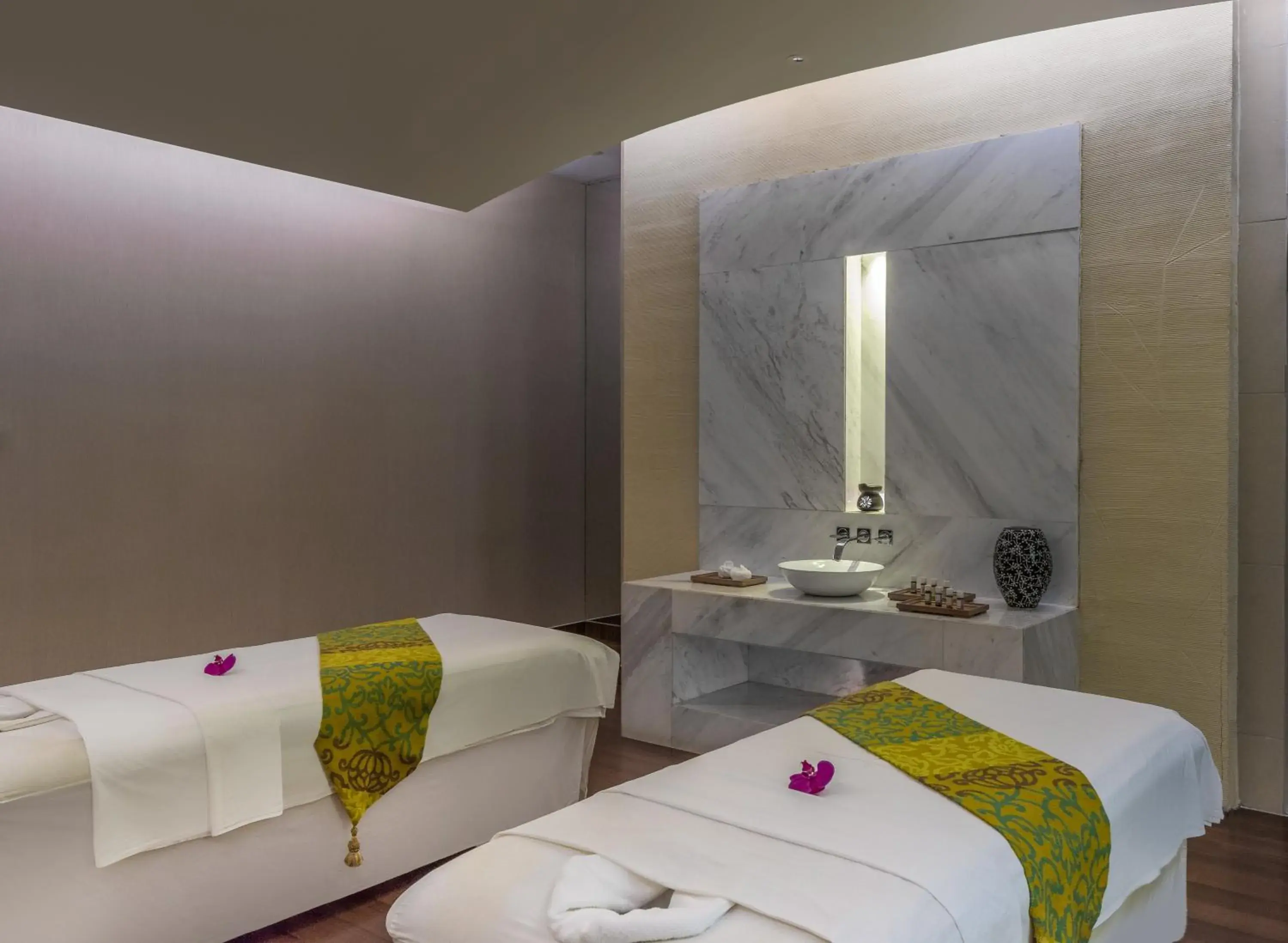 Spa and wellness centre/facilities, Bed in Holiday Inn Shanghai Hongqiao by IHG - near by Hongqiao Airport & NECC Spa and wellness centre/facilities, Bed in Holiday Inn Shanghai Hongqiao by IHG - near by Hongqiao Airport & NECC