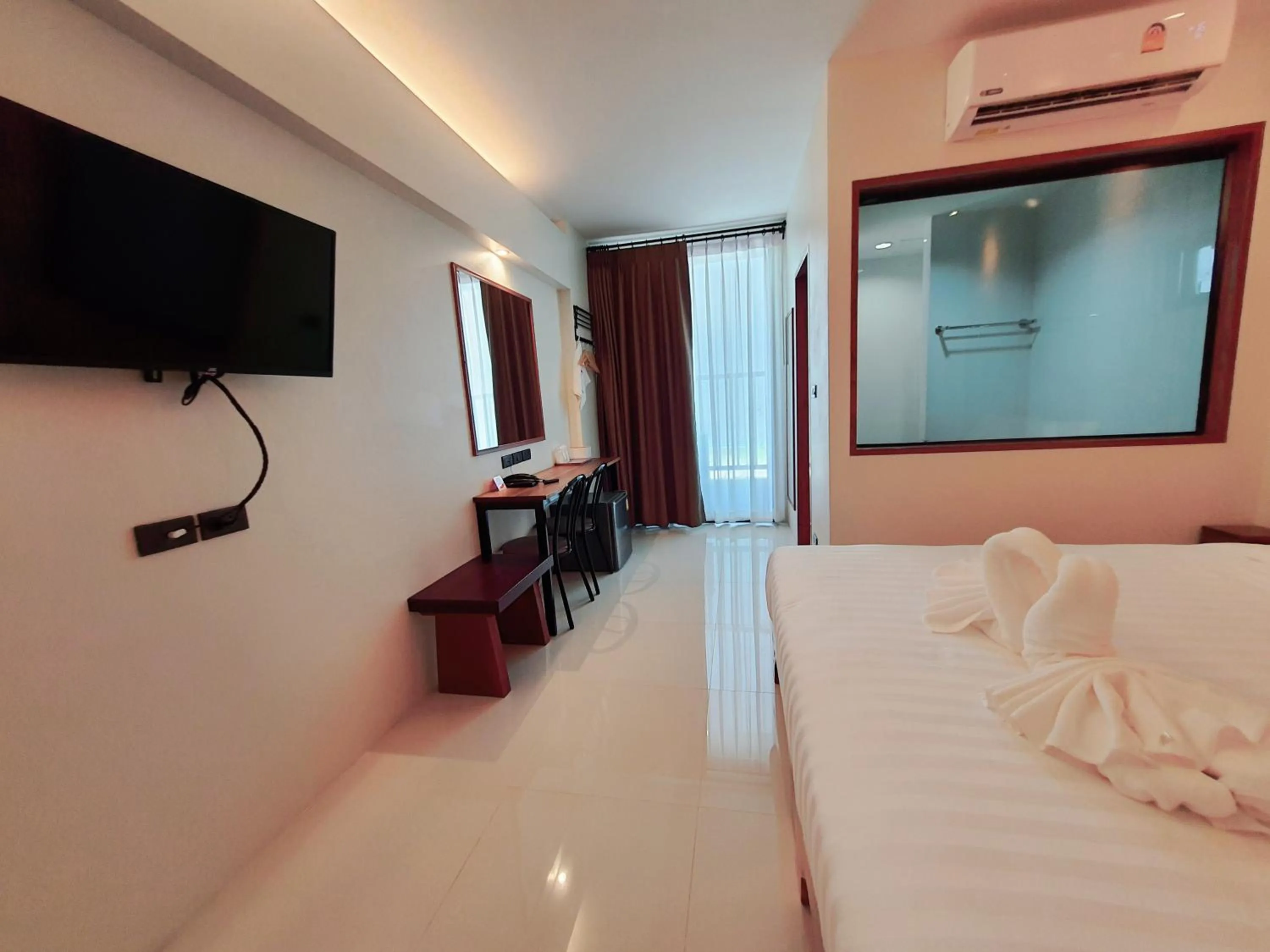 Photo of the whole room, Bed in SUhotel Suratthani