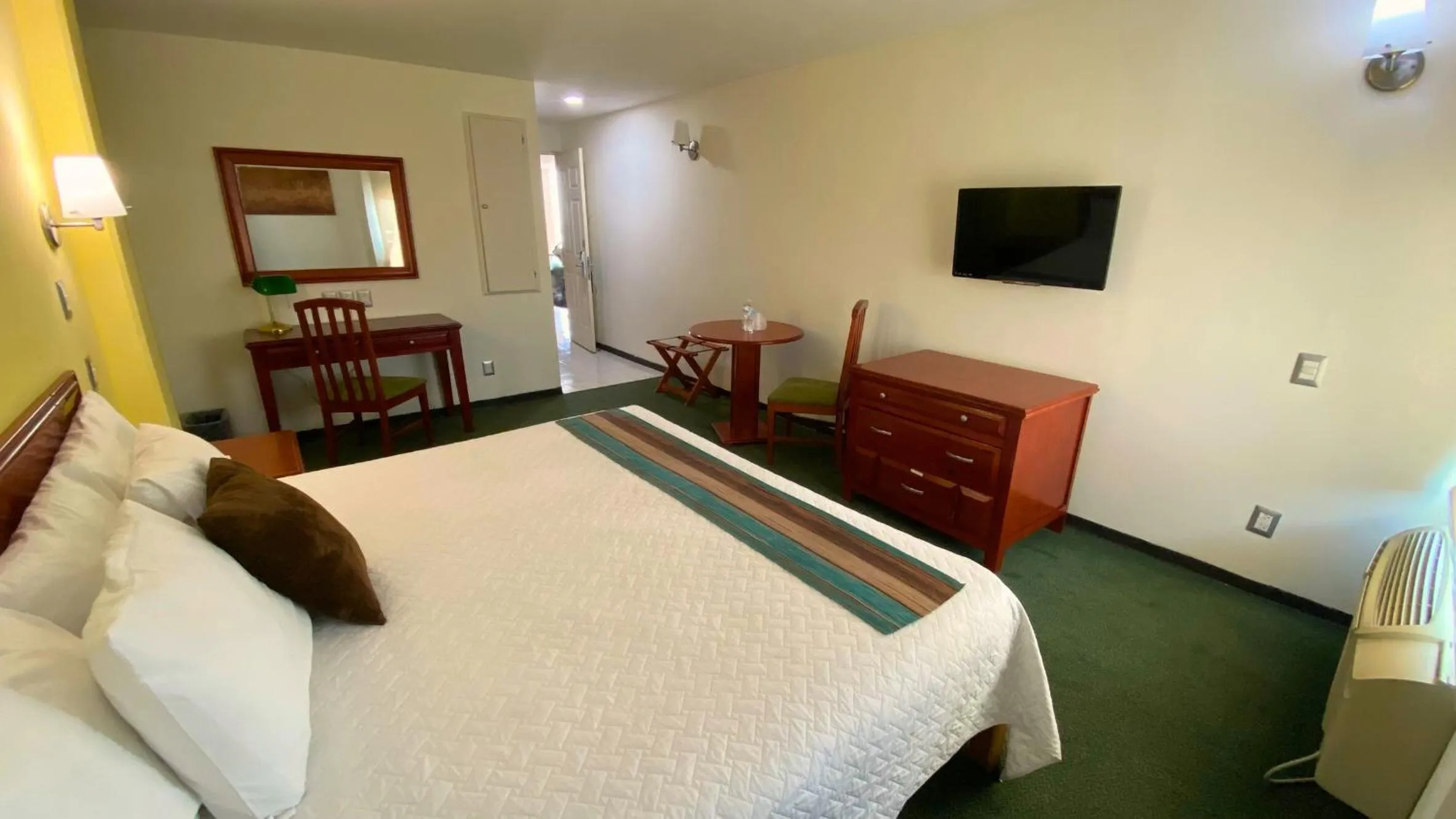 Bed in Hotel Enterprise Inn Poliforum