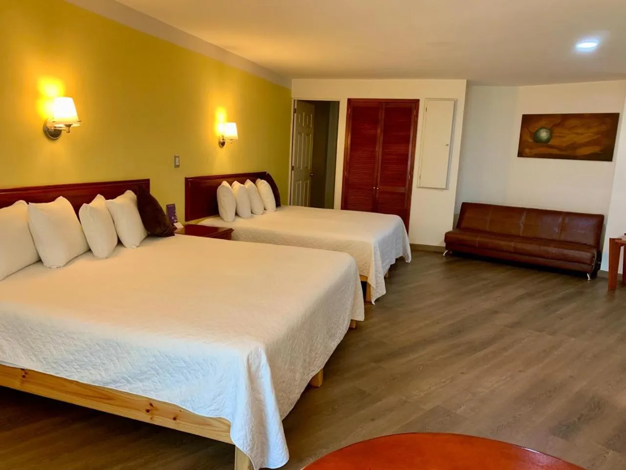 Photo of the whole room, Bed in Hotel Enterprise Inn Poliforum