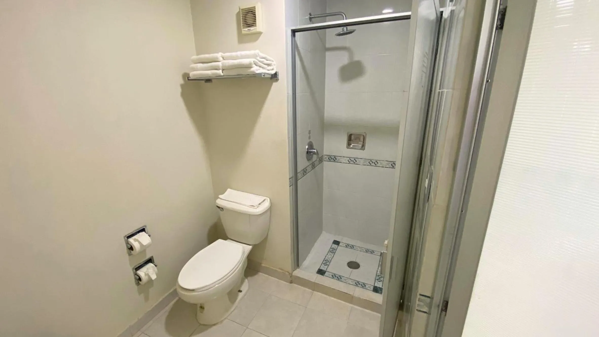 Shower in Hotel Enterprise Inn Poliforum