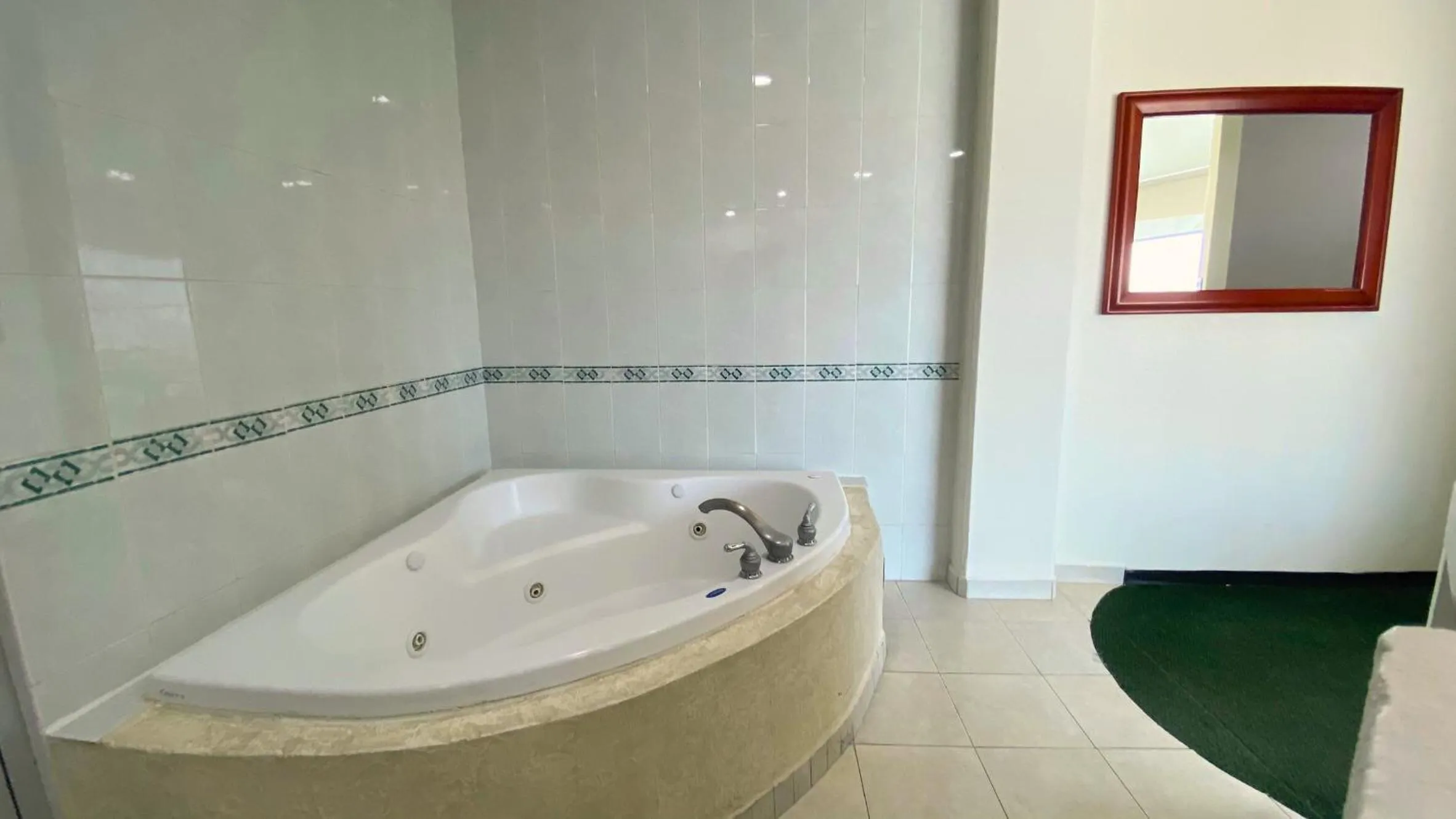 Bath in Hotel Enterprise Inn Poliforum