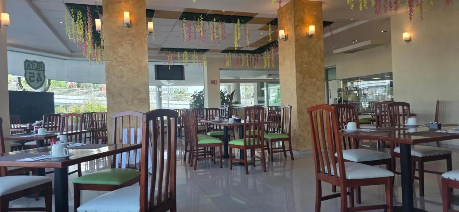 Restaurant/places to eat in Hotel Enterprise Inn Poliforum