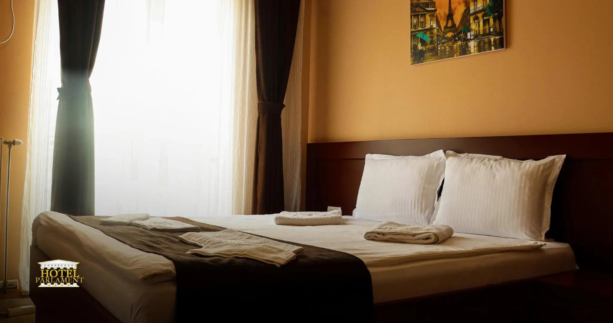 Bed in Hotel Parlament