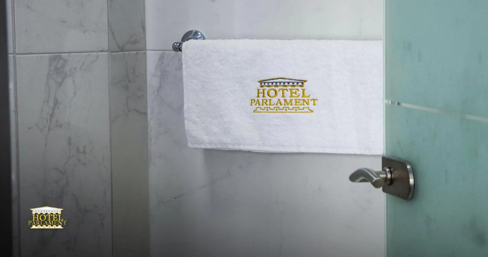 Shower in Hotel Parlament