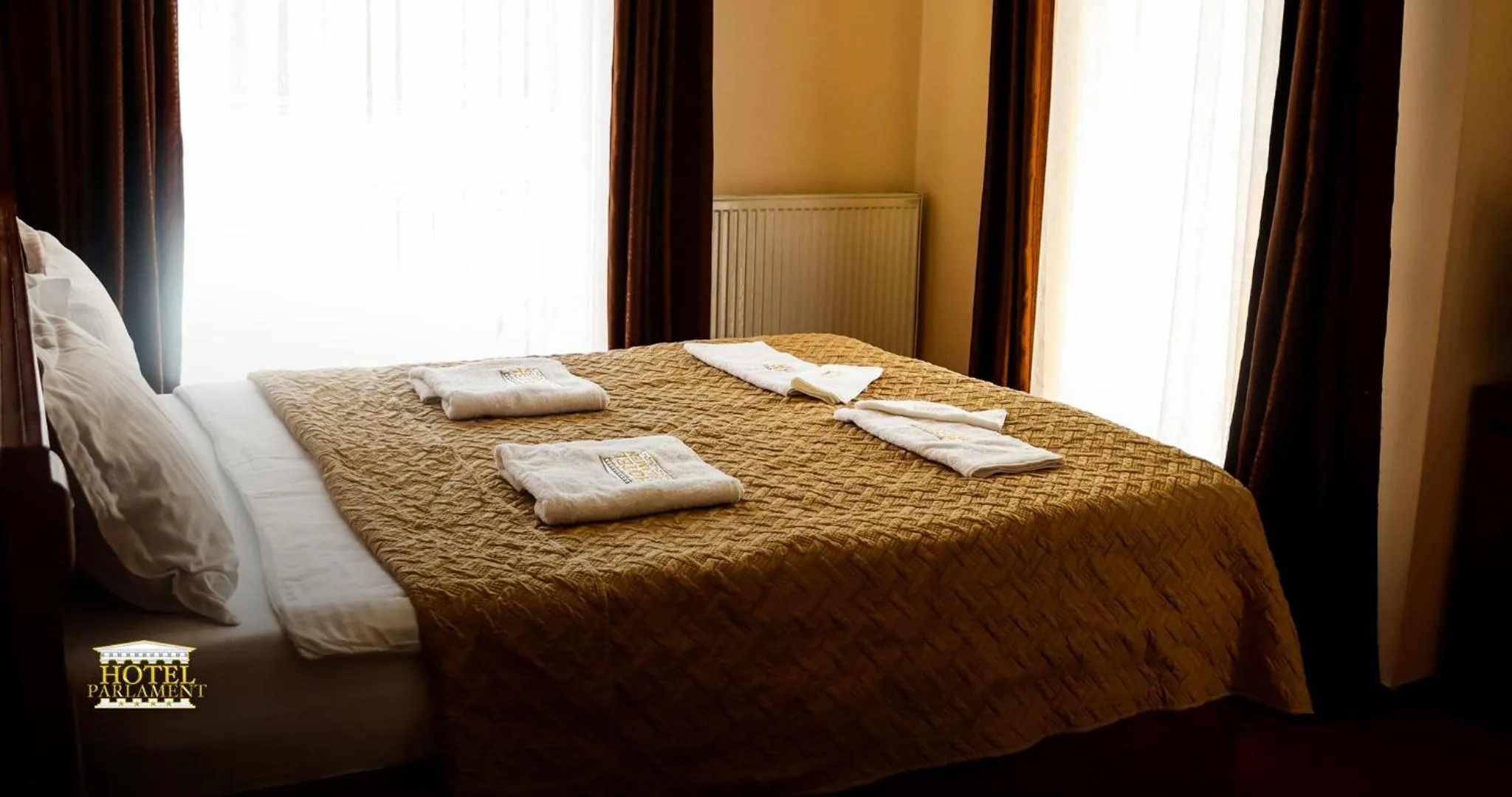 Bed in Hotel Parlament