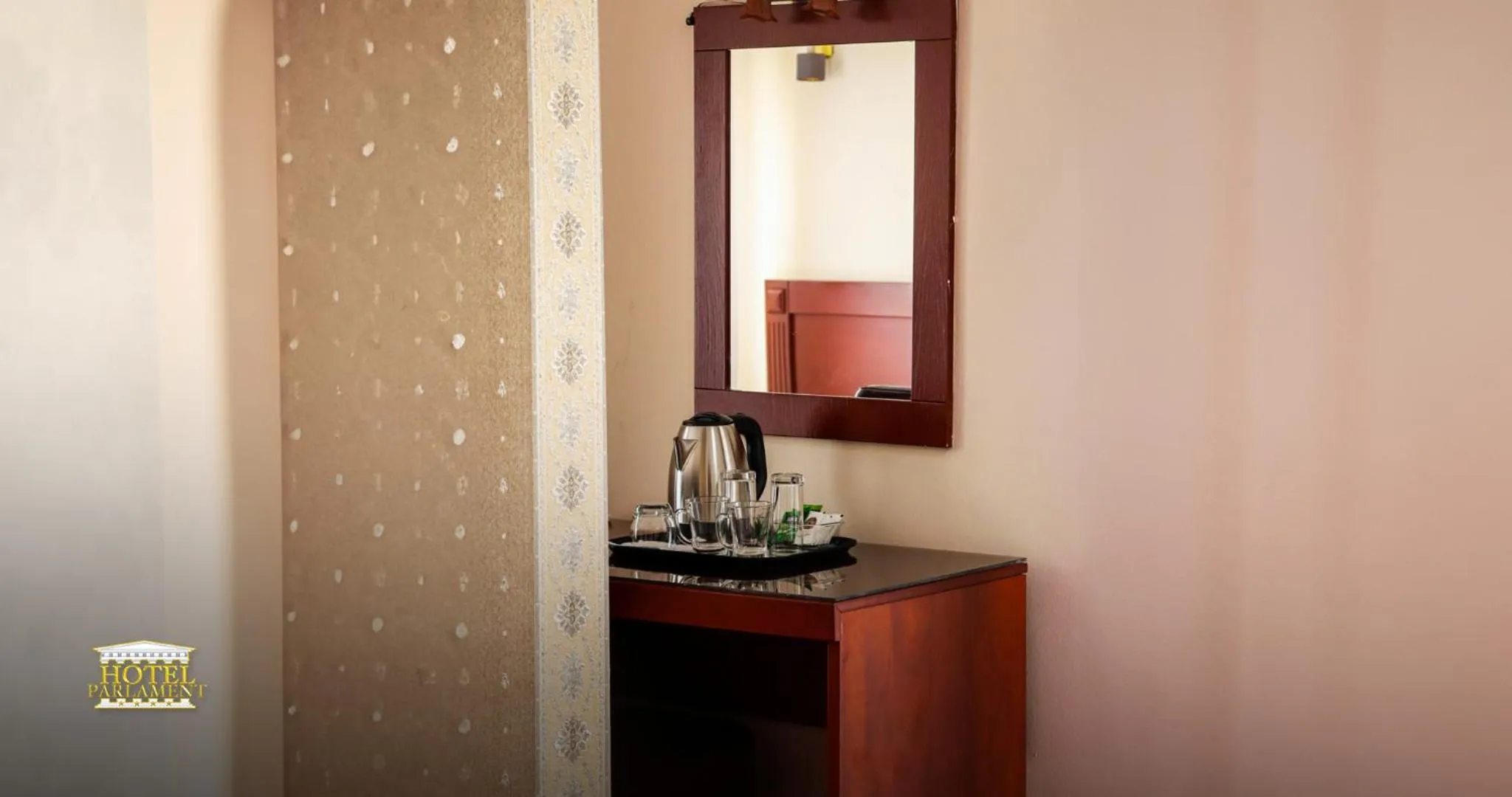 Coffee/tea facilities in Hotel Parlament