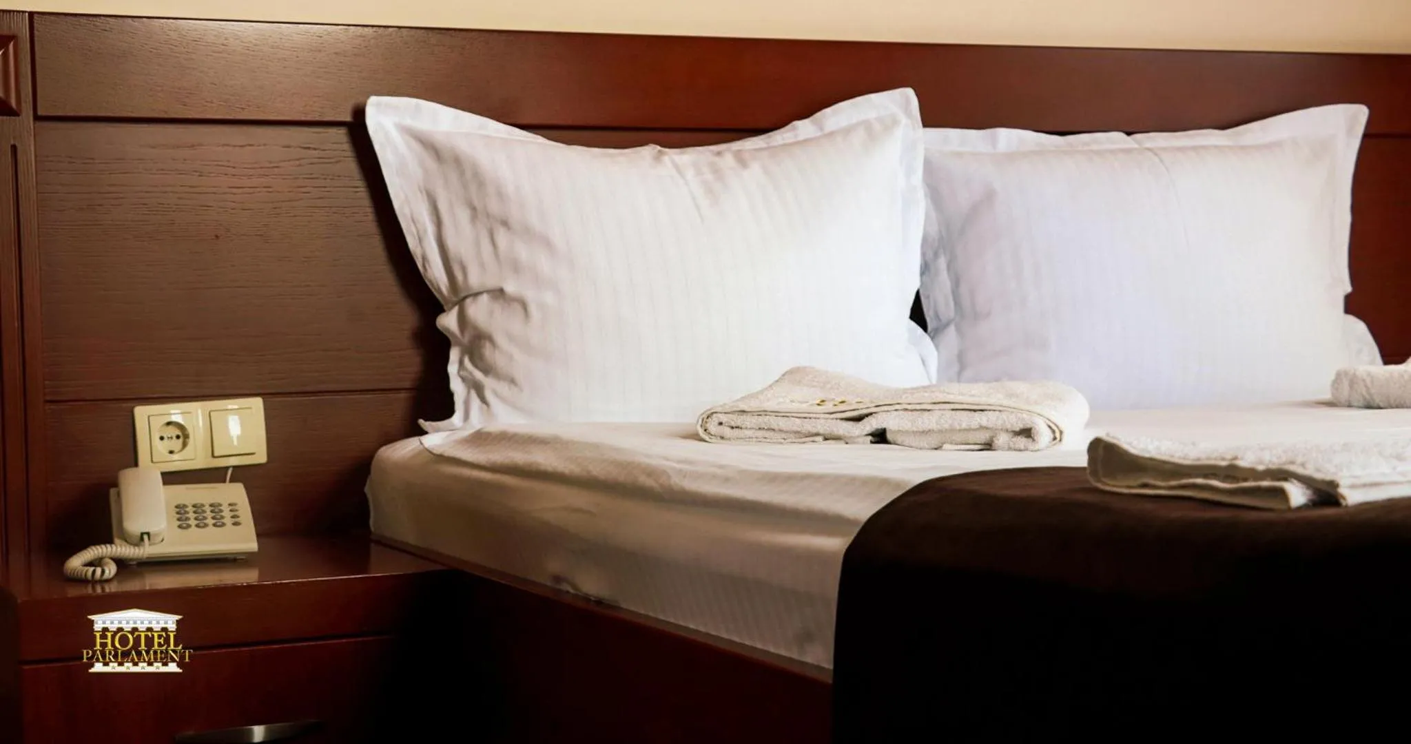 Bed in Hotel Parlament