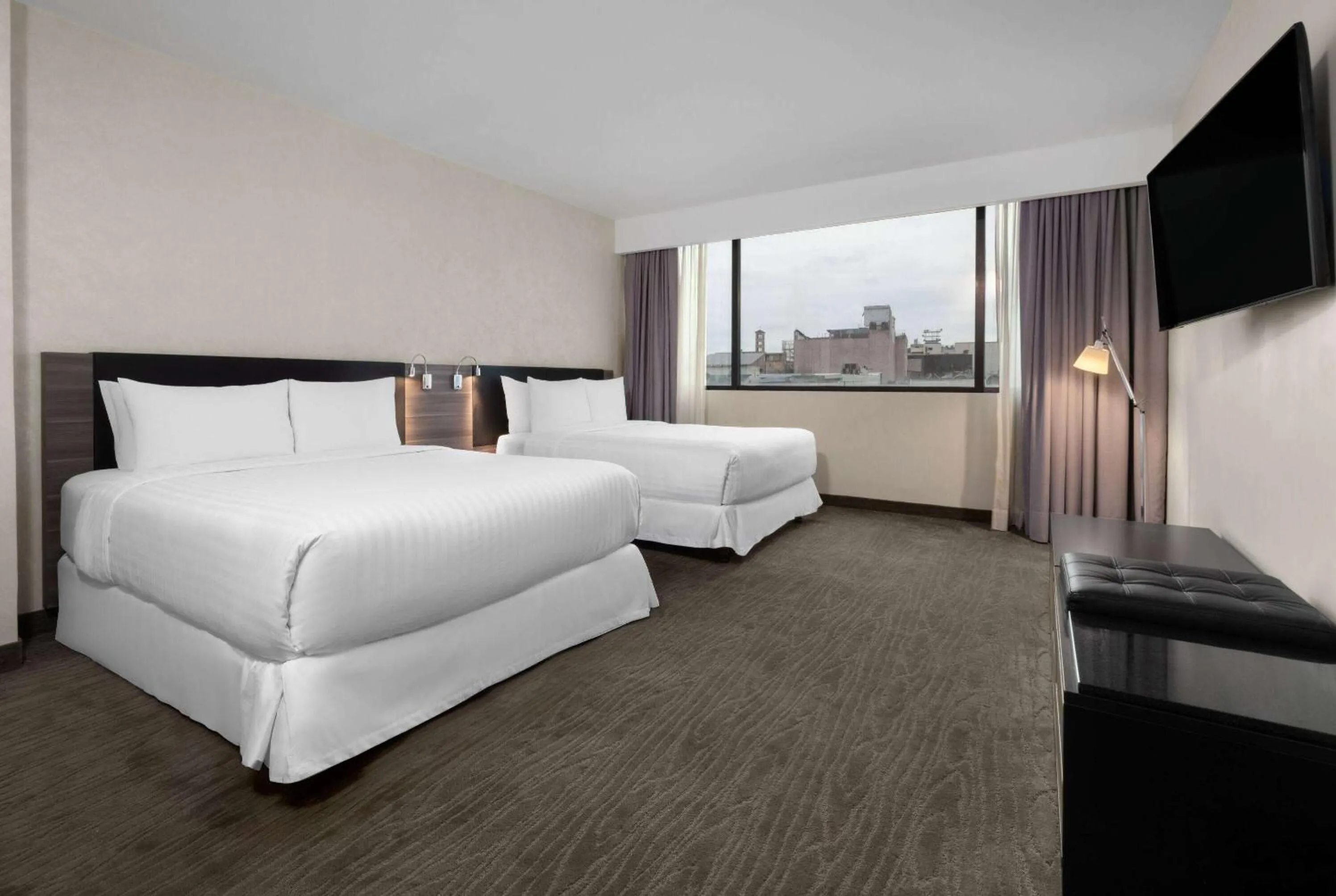 Photo of the whole room, Bed in Wyndham Monterrey Ambassador Centro